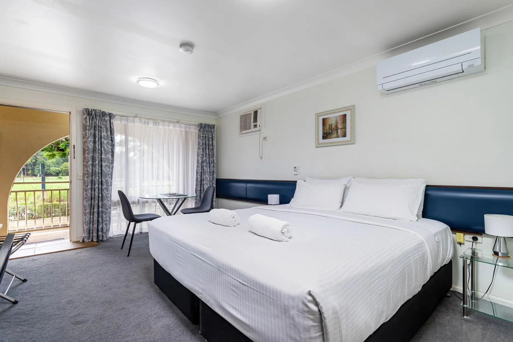 Bed in Gallery Motel