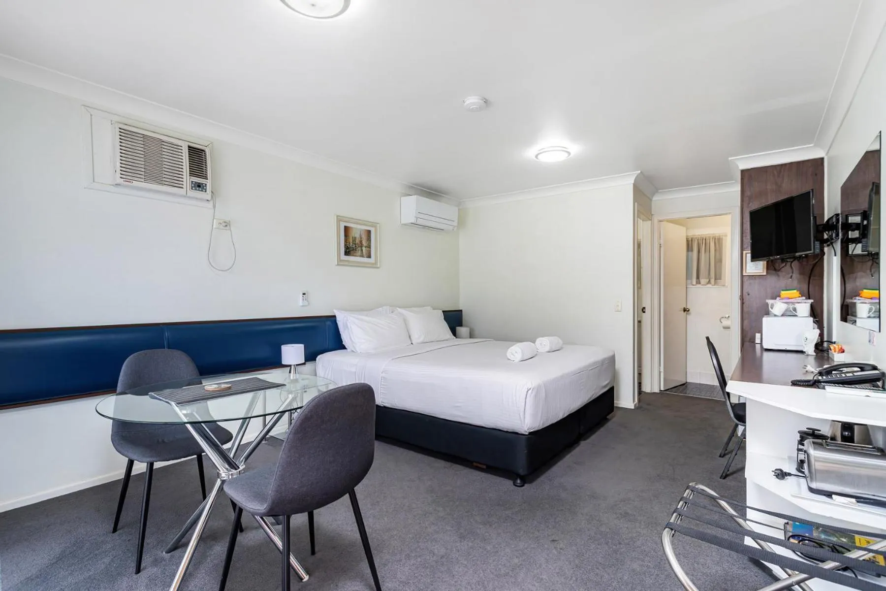 Bed in Gallery Motel