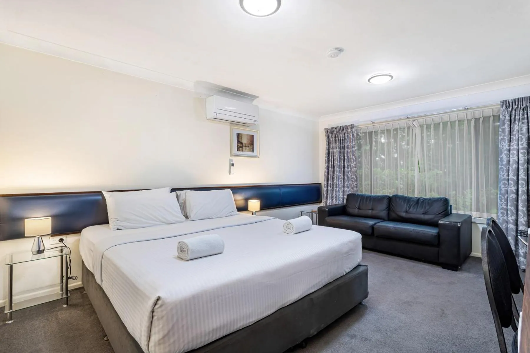 Bed in Gallery Motel