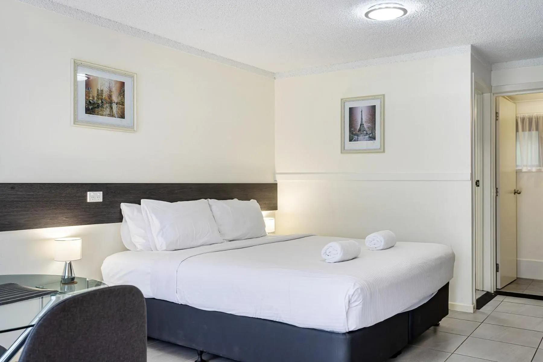 Bed in Gallery Motel