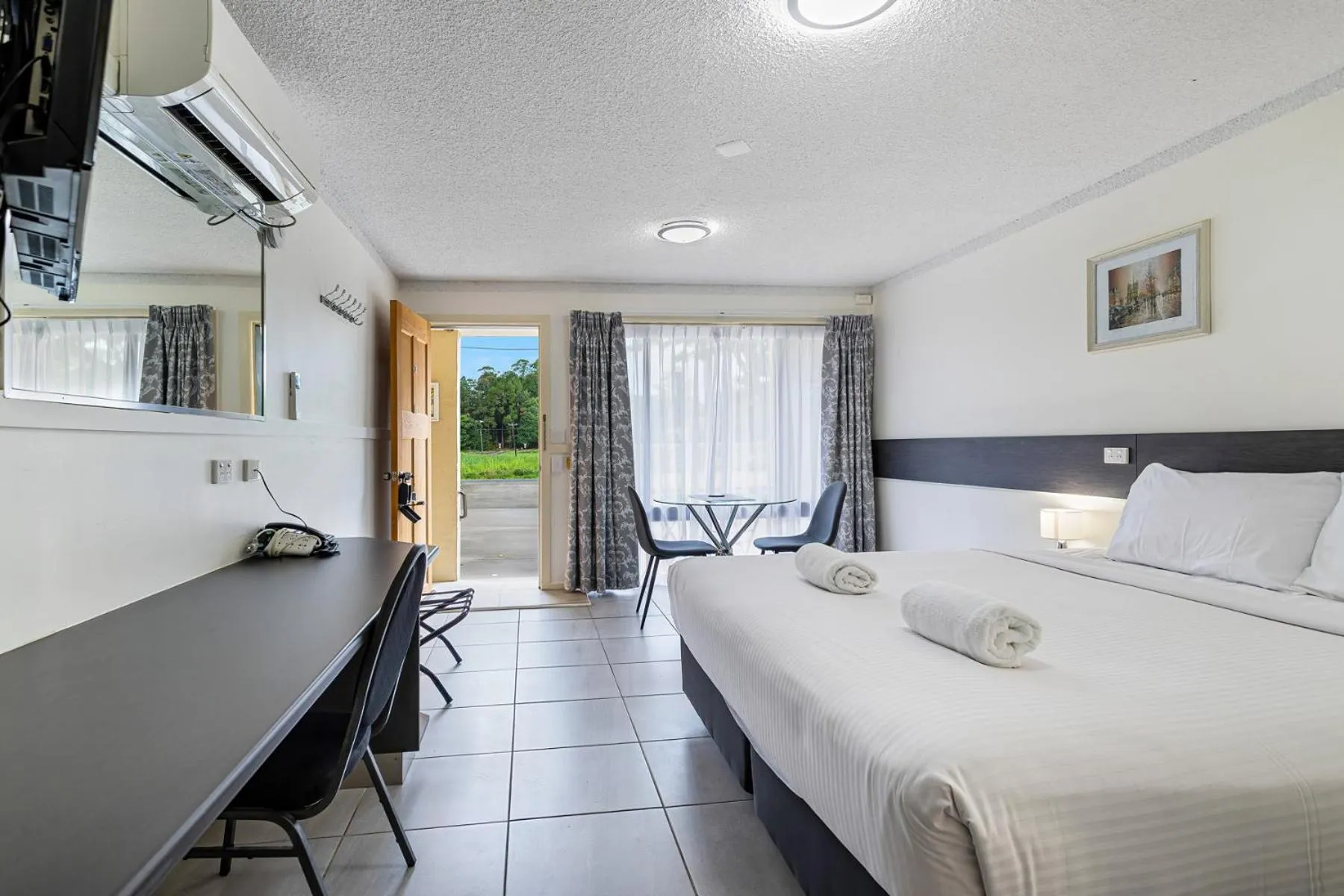 Bed in Gallery Motel