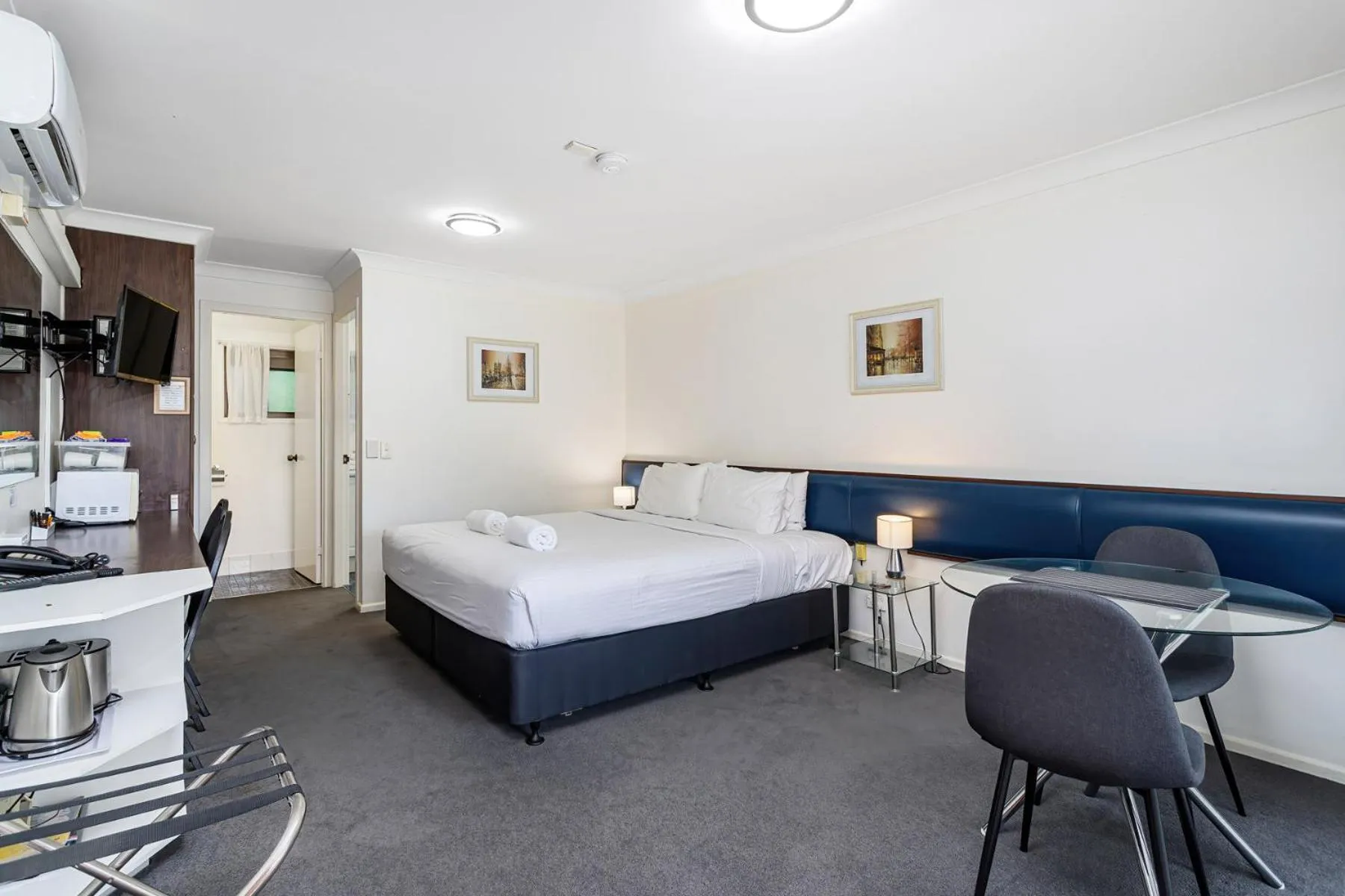 Bed in Gallery Motel