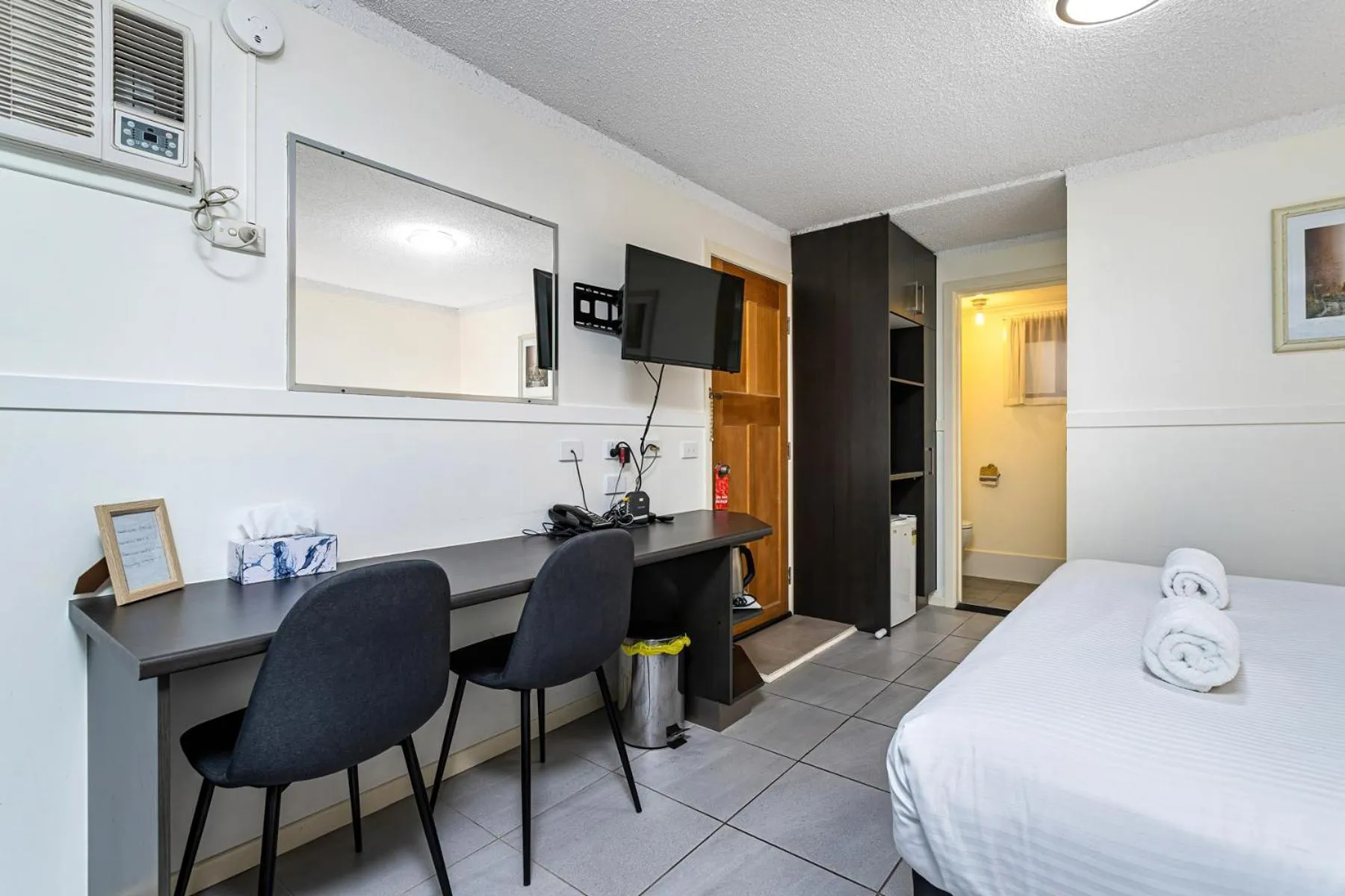 Bed in Gallery Motel