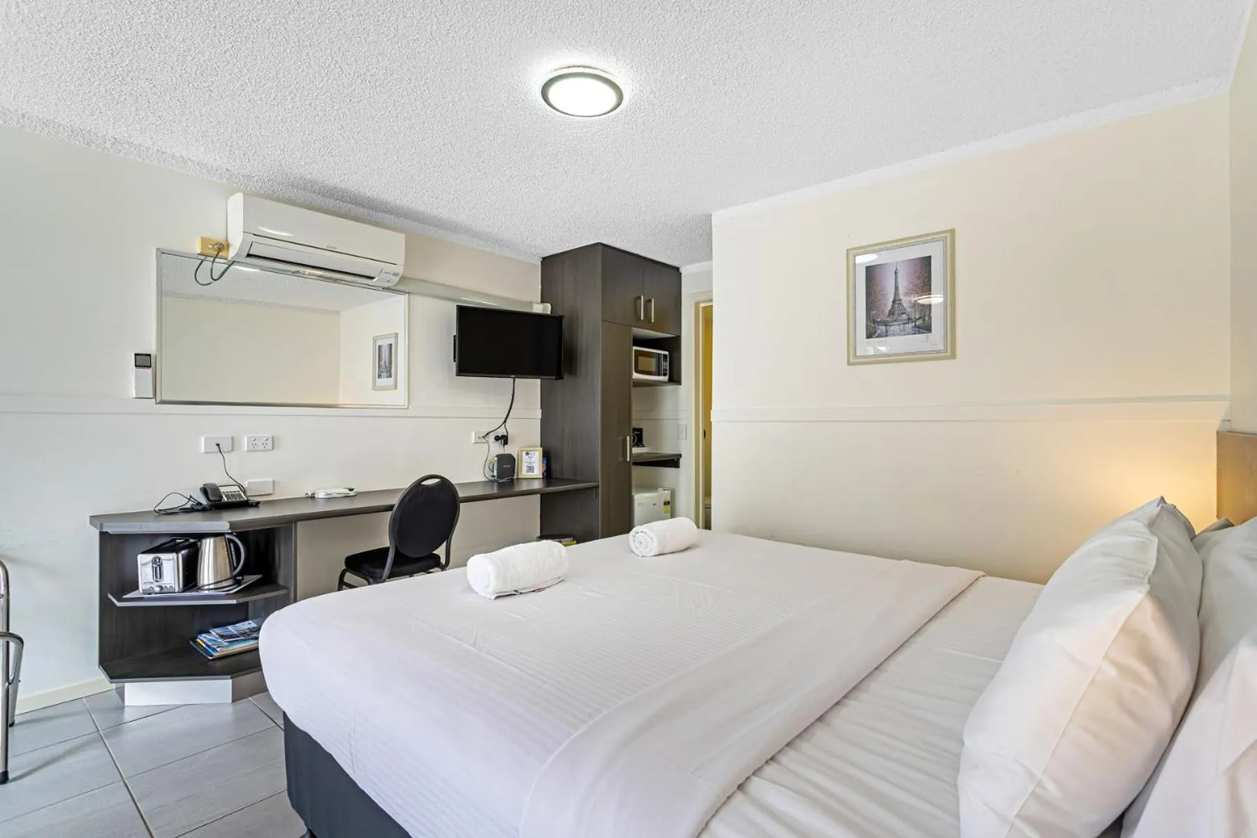 Bed in Gallery Motel