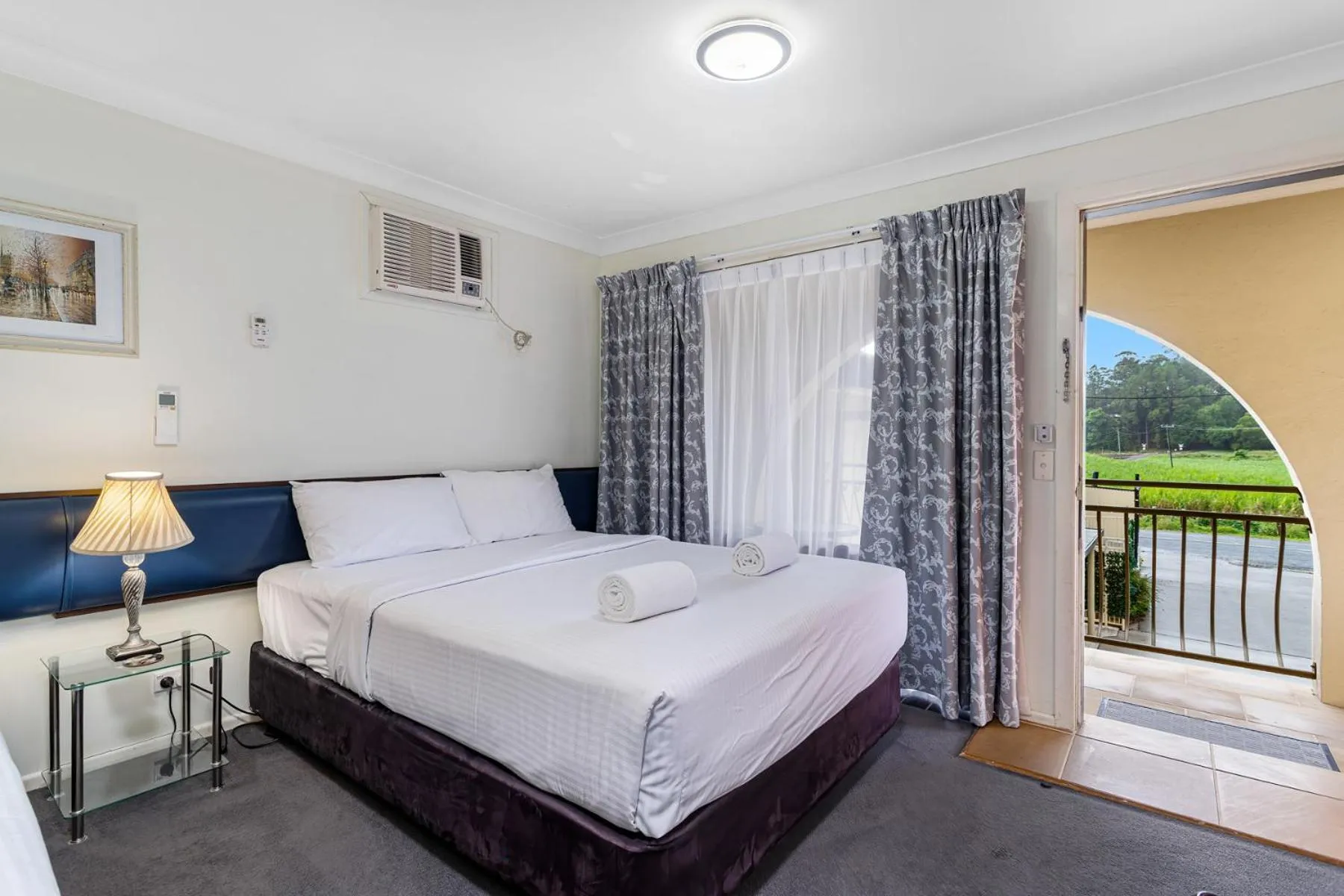 Bed in Gallery Motel