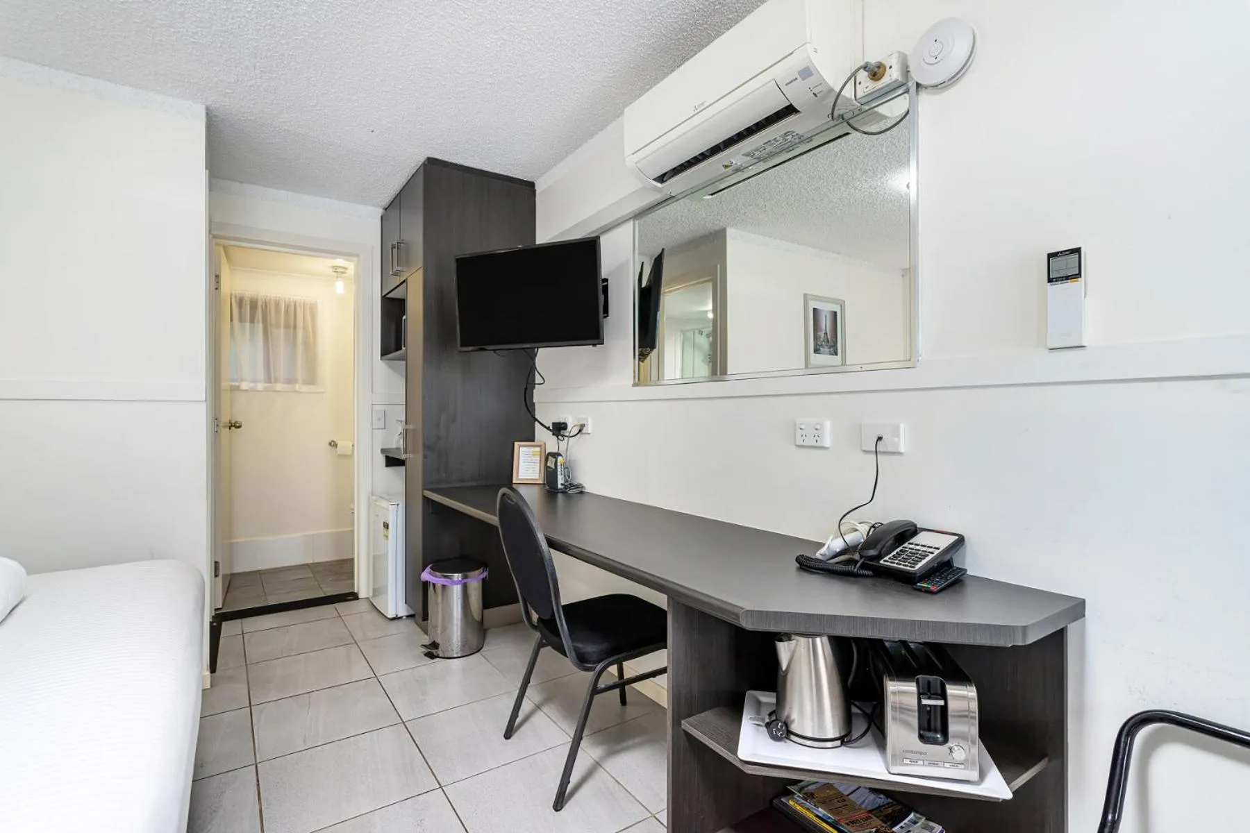 Bed in Gallery Motel