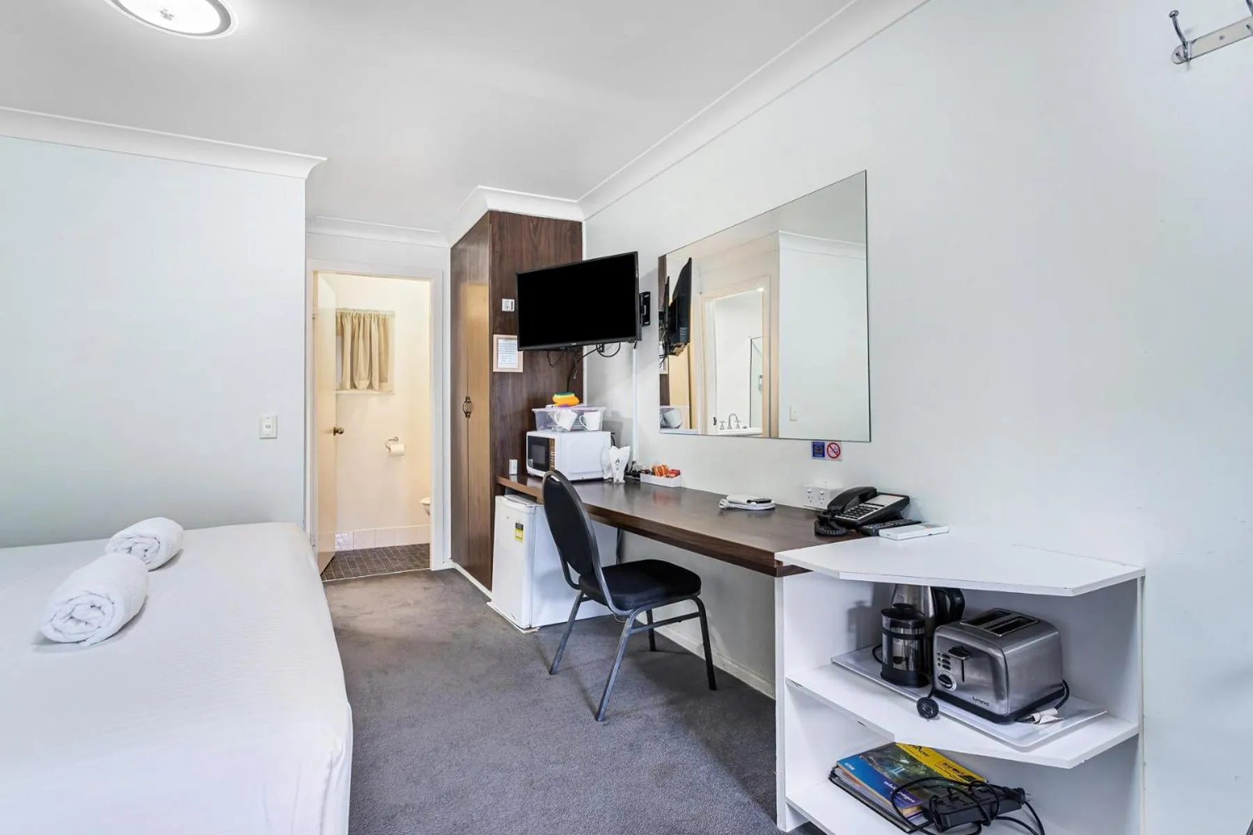 Bed in Gallery Motel