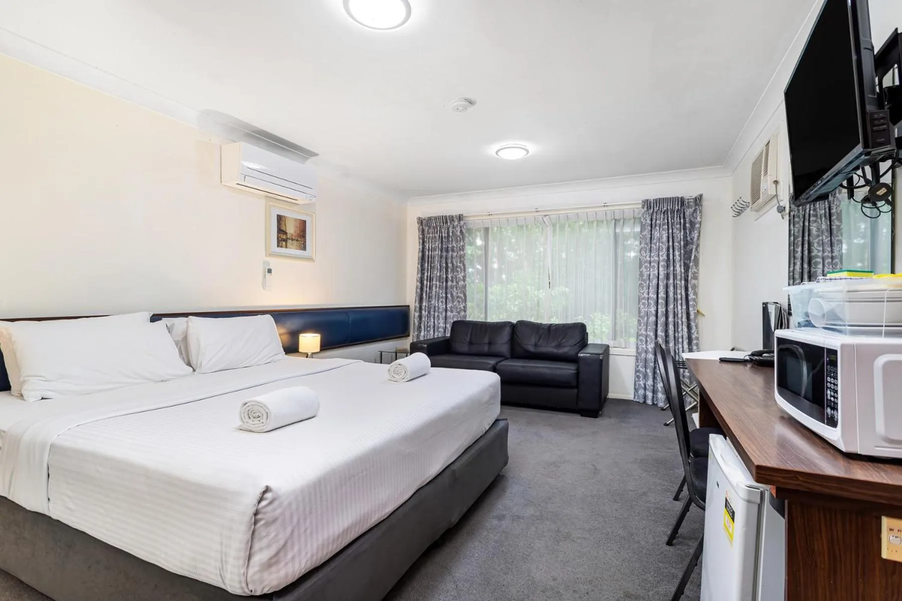 Bed in Gallery Motel