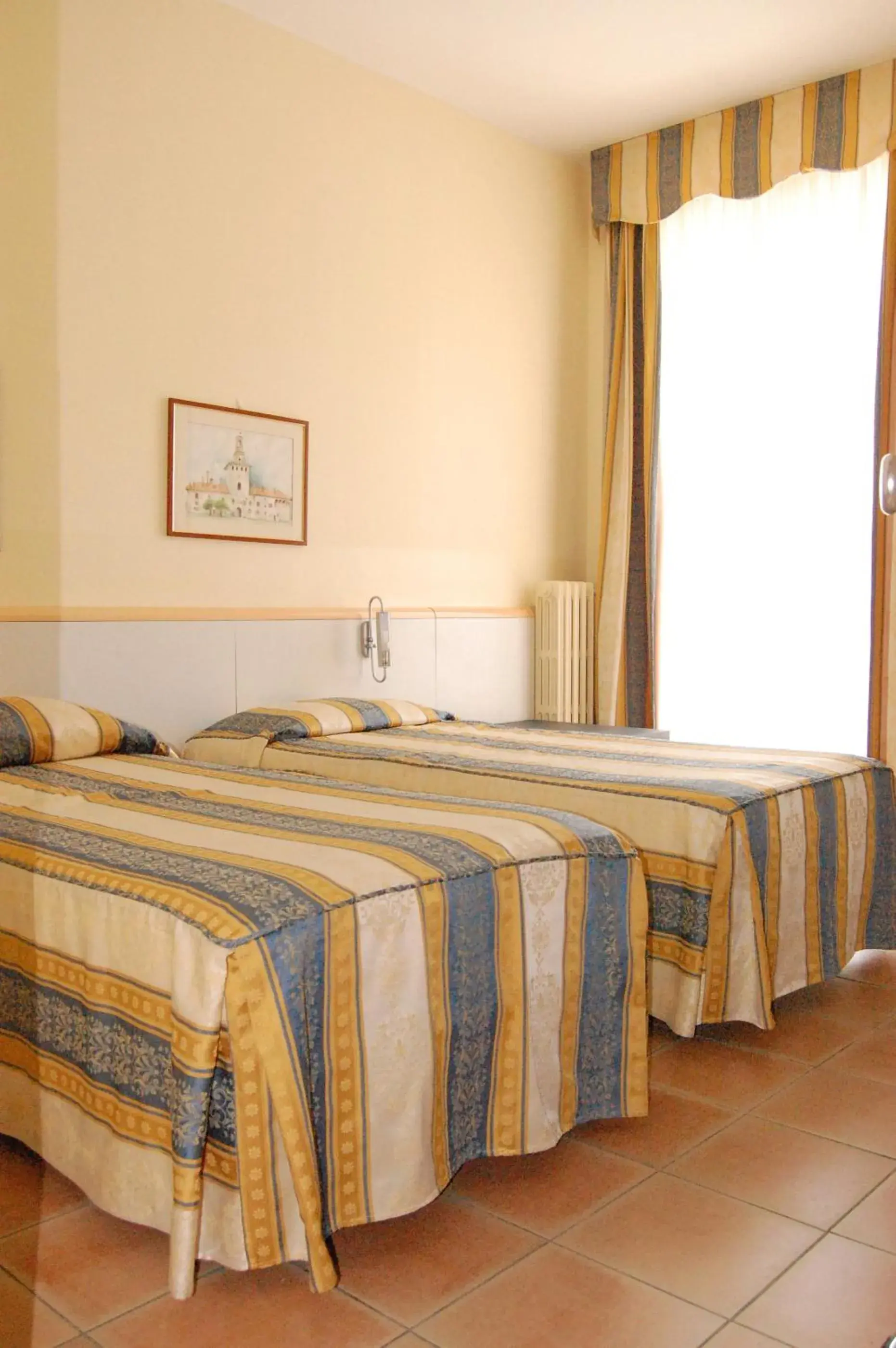 Economy Twin Room in Hotel Ristorante Novara Expo Economy Twin Room in Hotel Ristorante Novara Expo