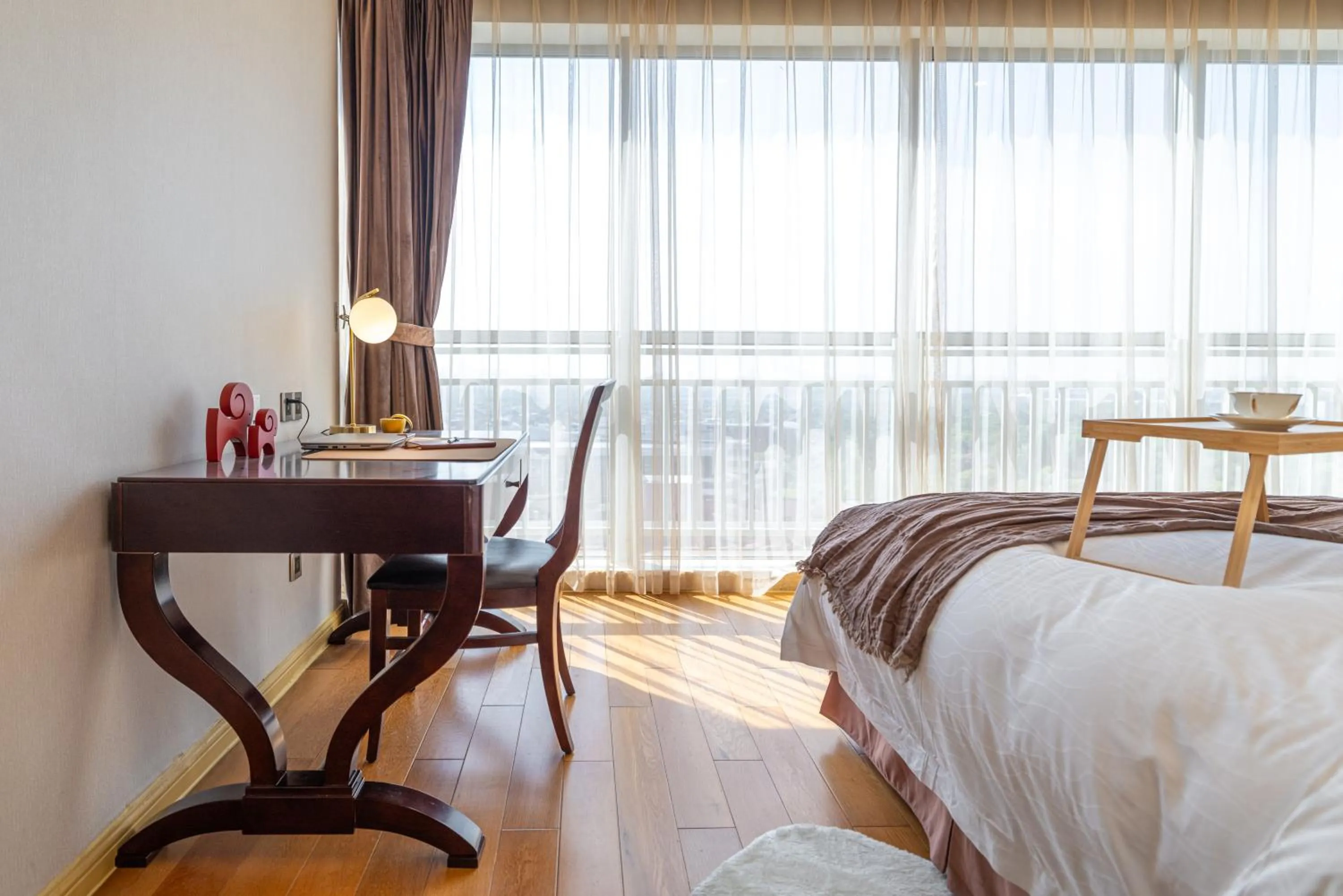 Bedroom, Bed in Green Court Residence Jinqiao Diamond Shanghai