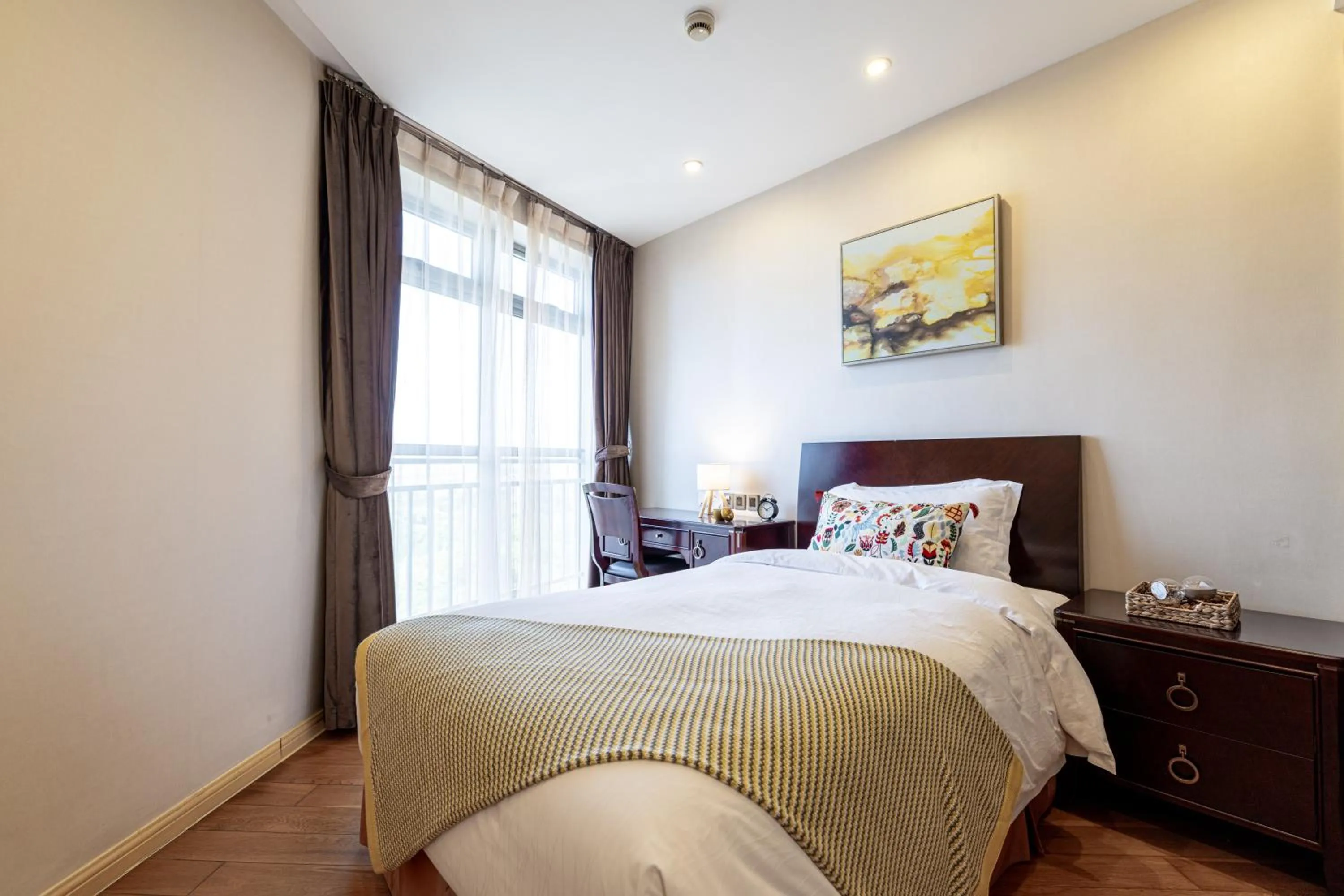 Bedroom, Bed in Green Court Residence Jinqiao Diamond Shanghai