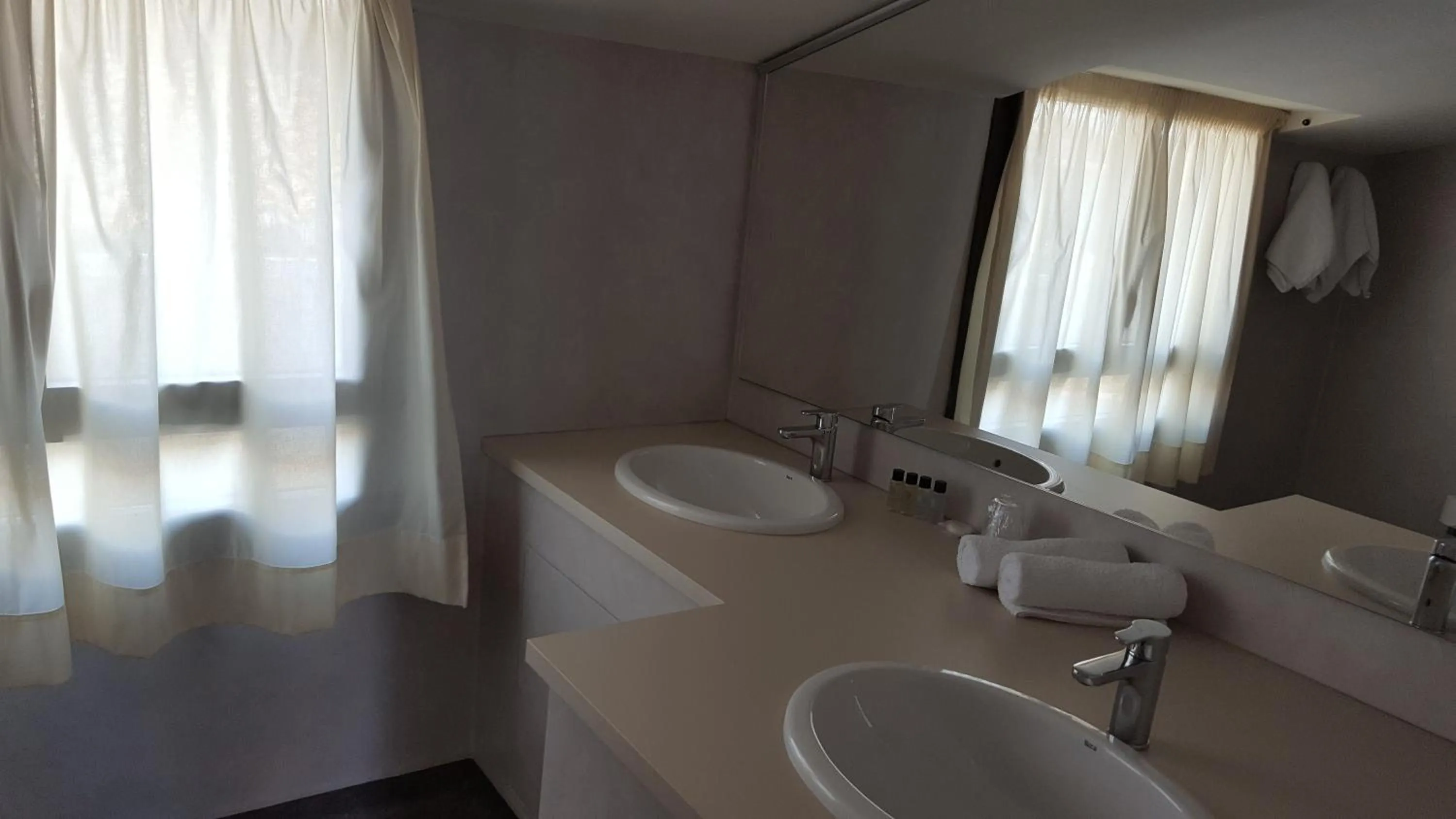 Shower in Hotel L'Escala Centre