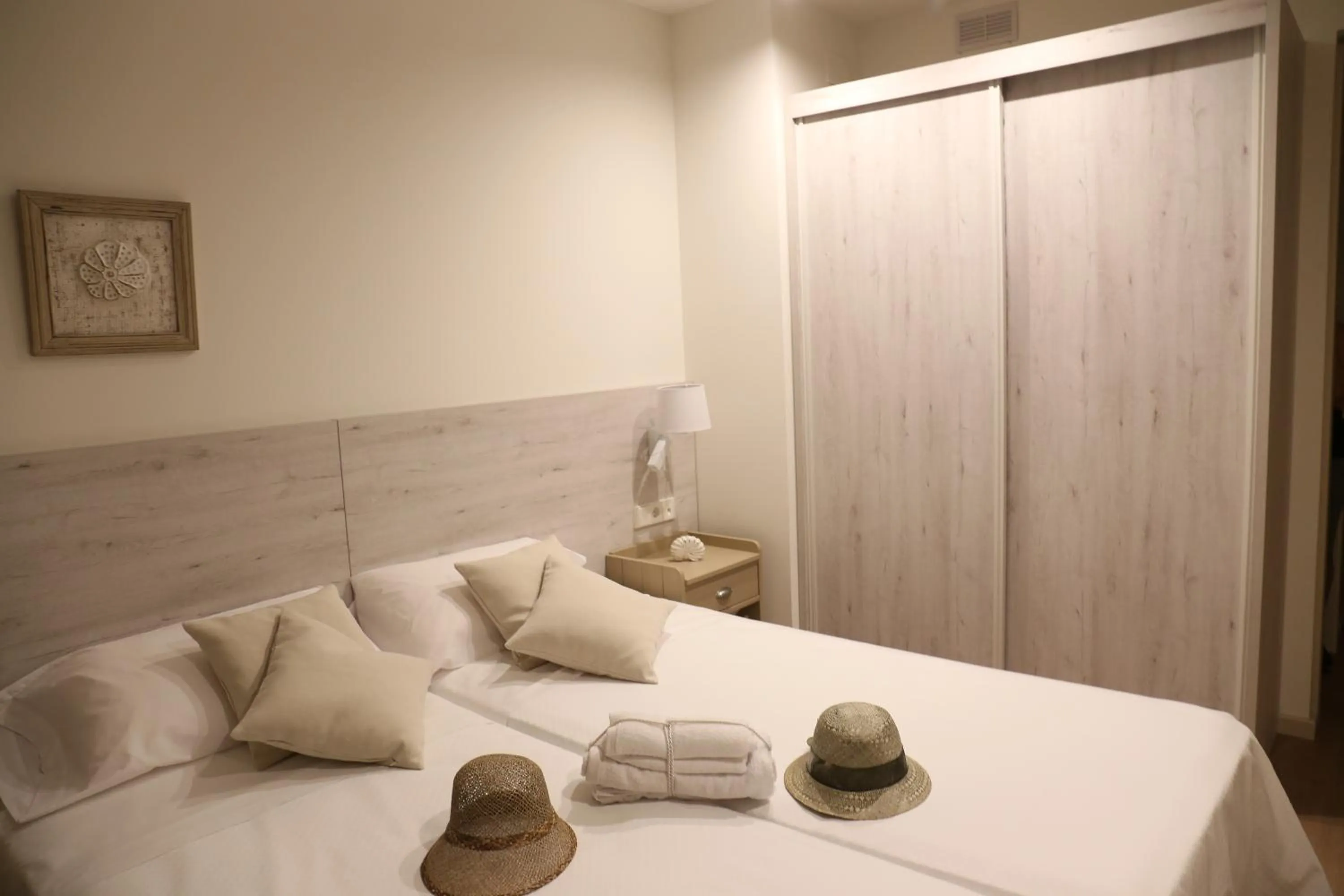 Bed in Hotel L'Escala Centre