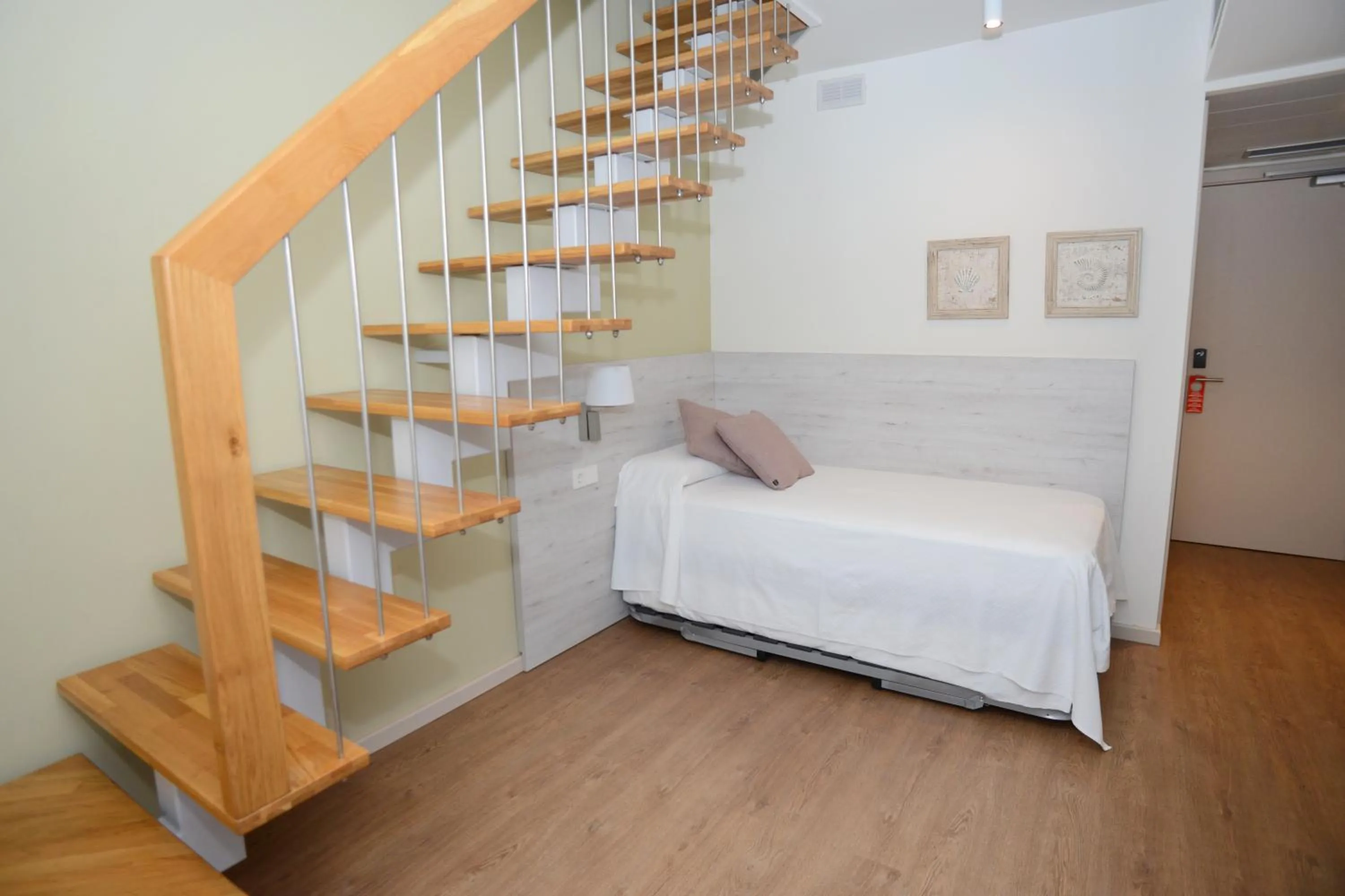 Bedroom, Bed in Hotel L'Escala Centre