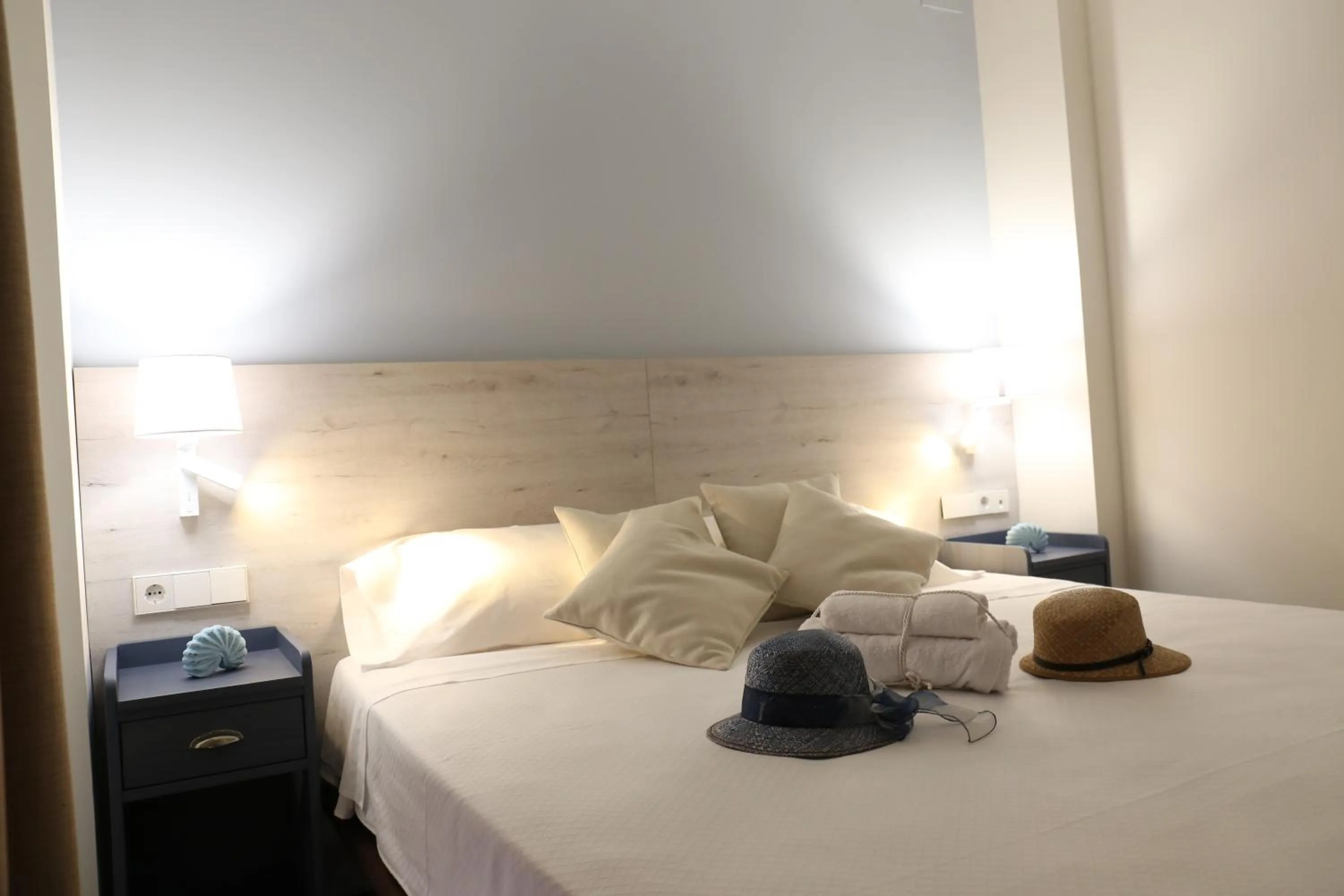 Bed in Hotel L'Escala Centre