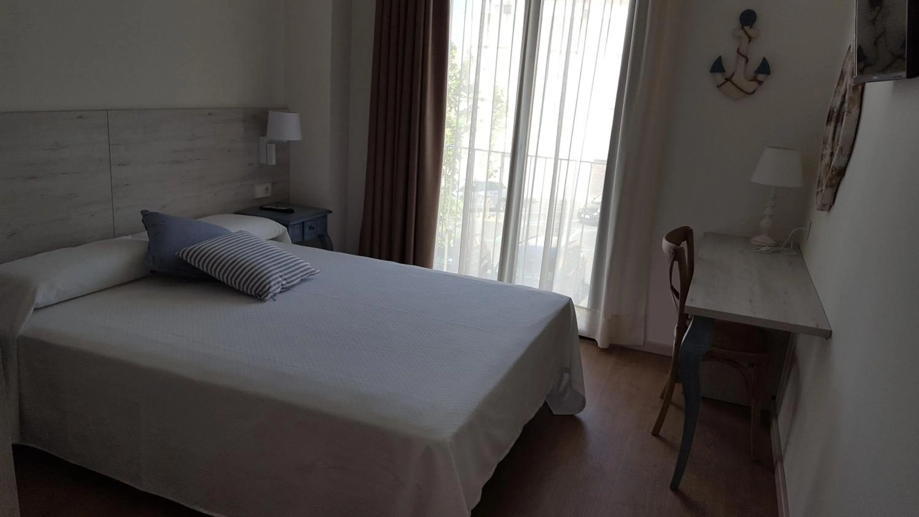 TV and multimedia, Bed in Hotel L'Escala Centre