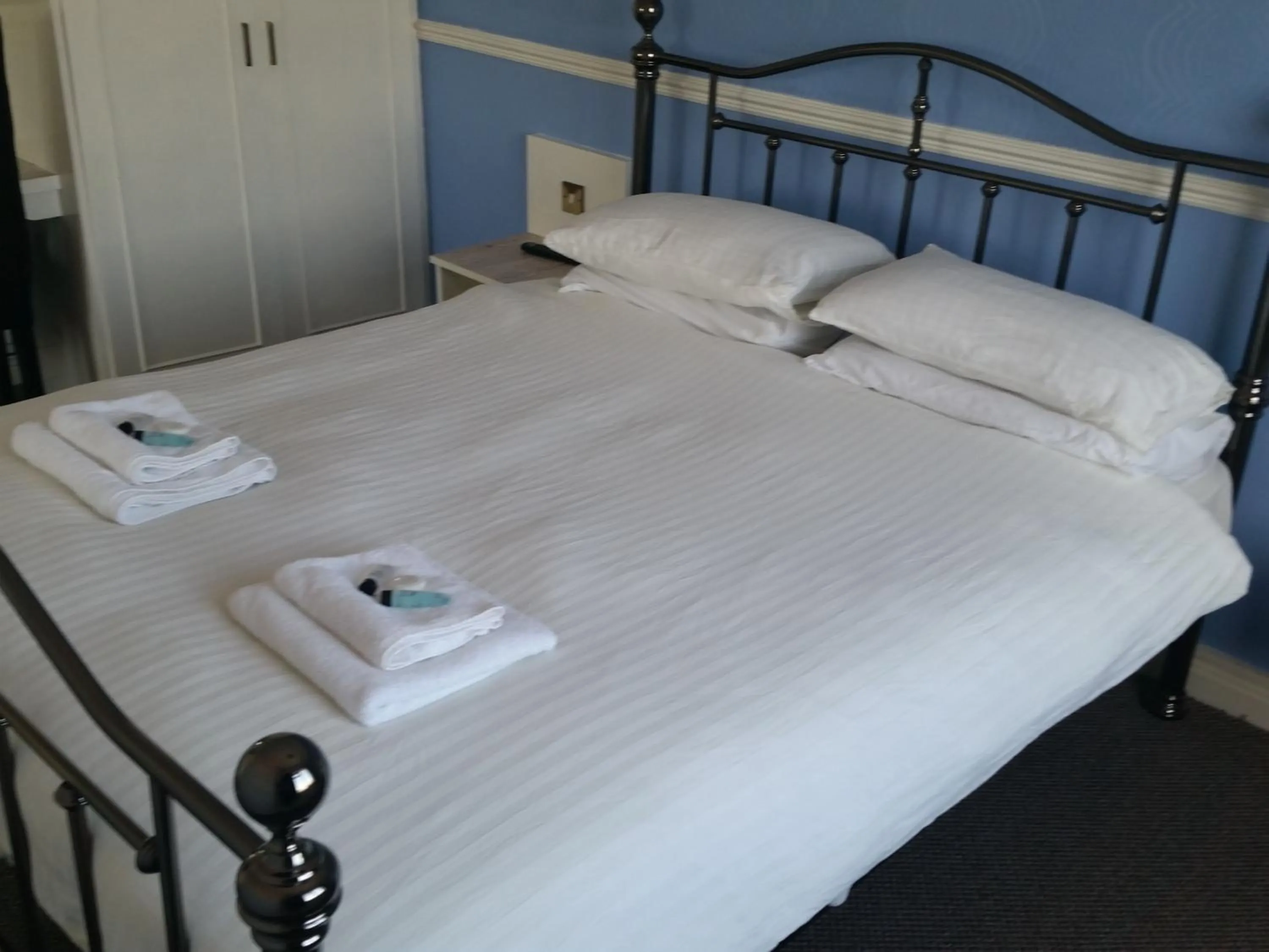 Bedroom, Bed in The Bridge Hotel