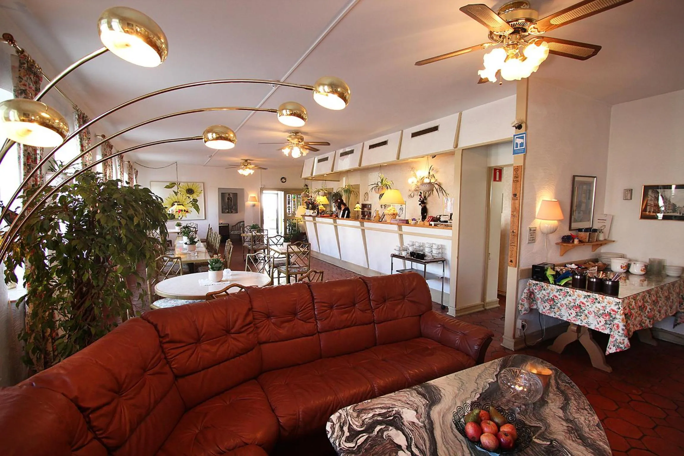 Communal lounge/ TV room in Hotel Chaplin