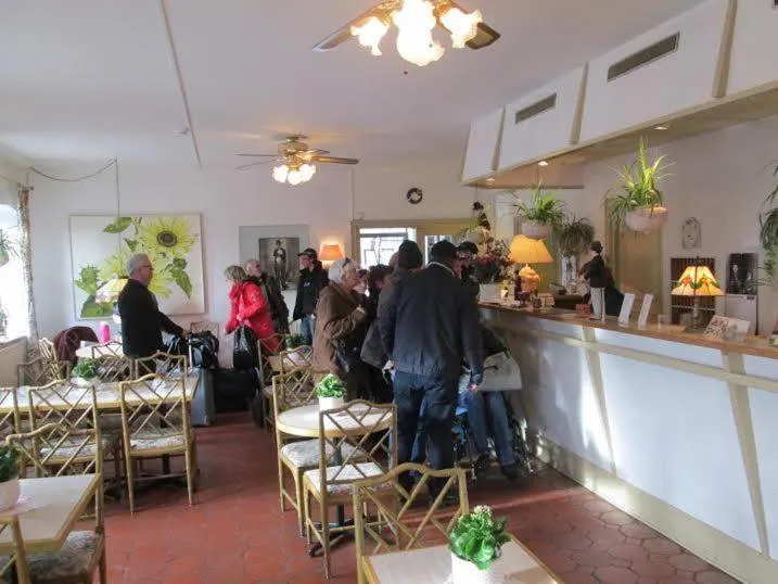 Restaurant/places to eat in Hotel Chaplin