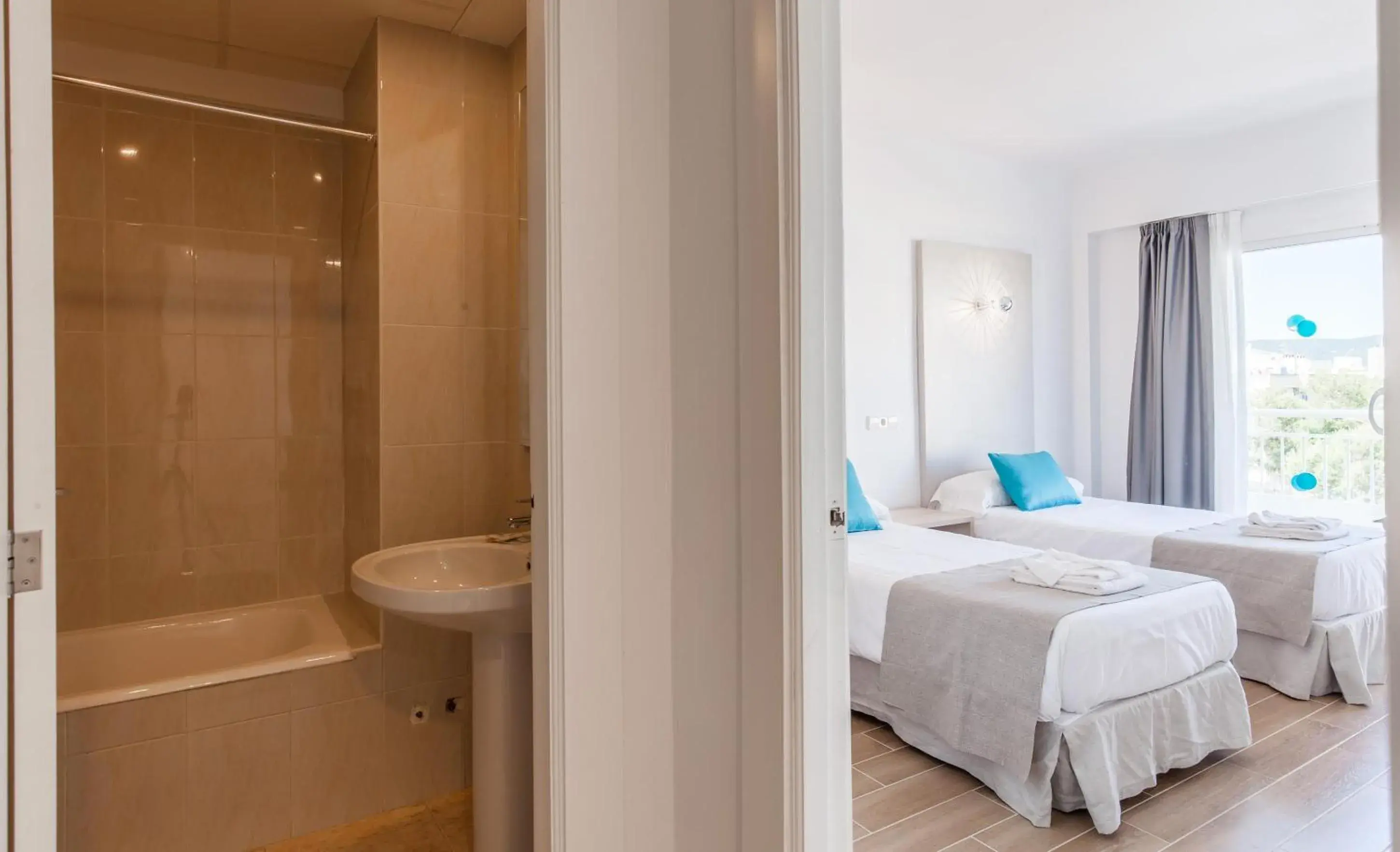 Photo of the whole room, Bed in BLUESEA Don Jaime Photo of the whole room, Bed in BLUESEA Don Jaime