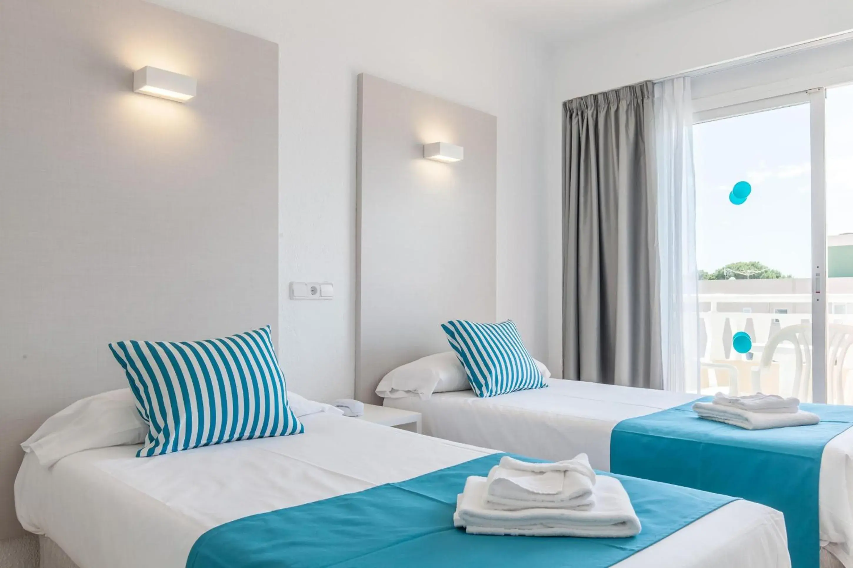 Photo of the whole room, Bed in BLUESEA Don Jaime Photo of the whole room, Bed in BLUESEA Don Jaime