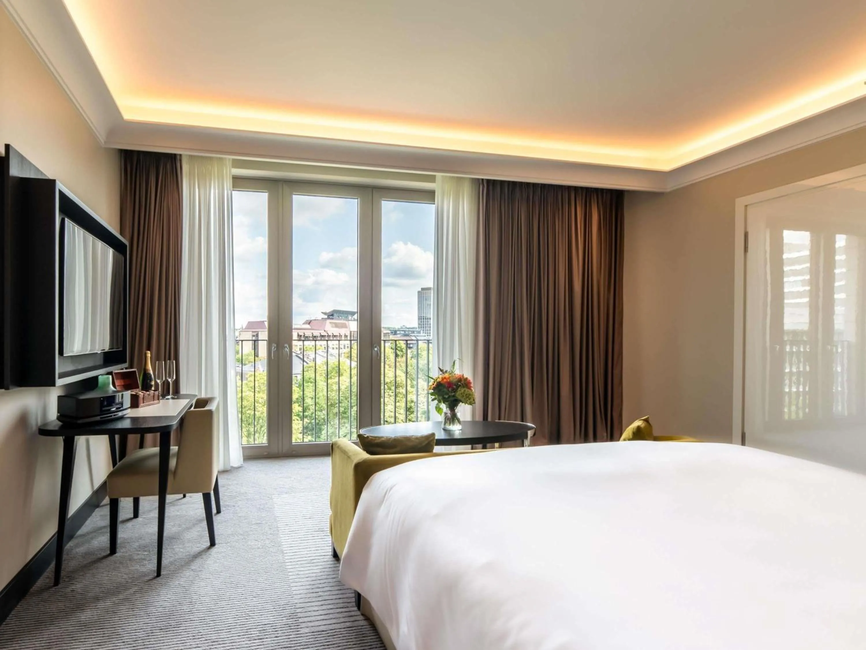 Bedroom, Bed in Sofitel Frankfurt Opera