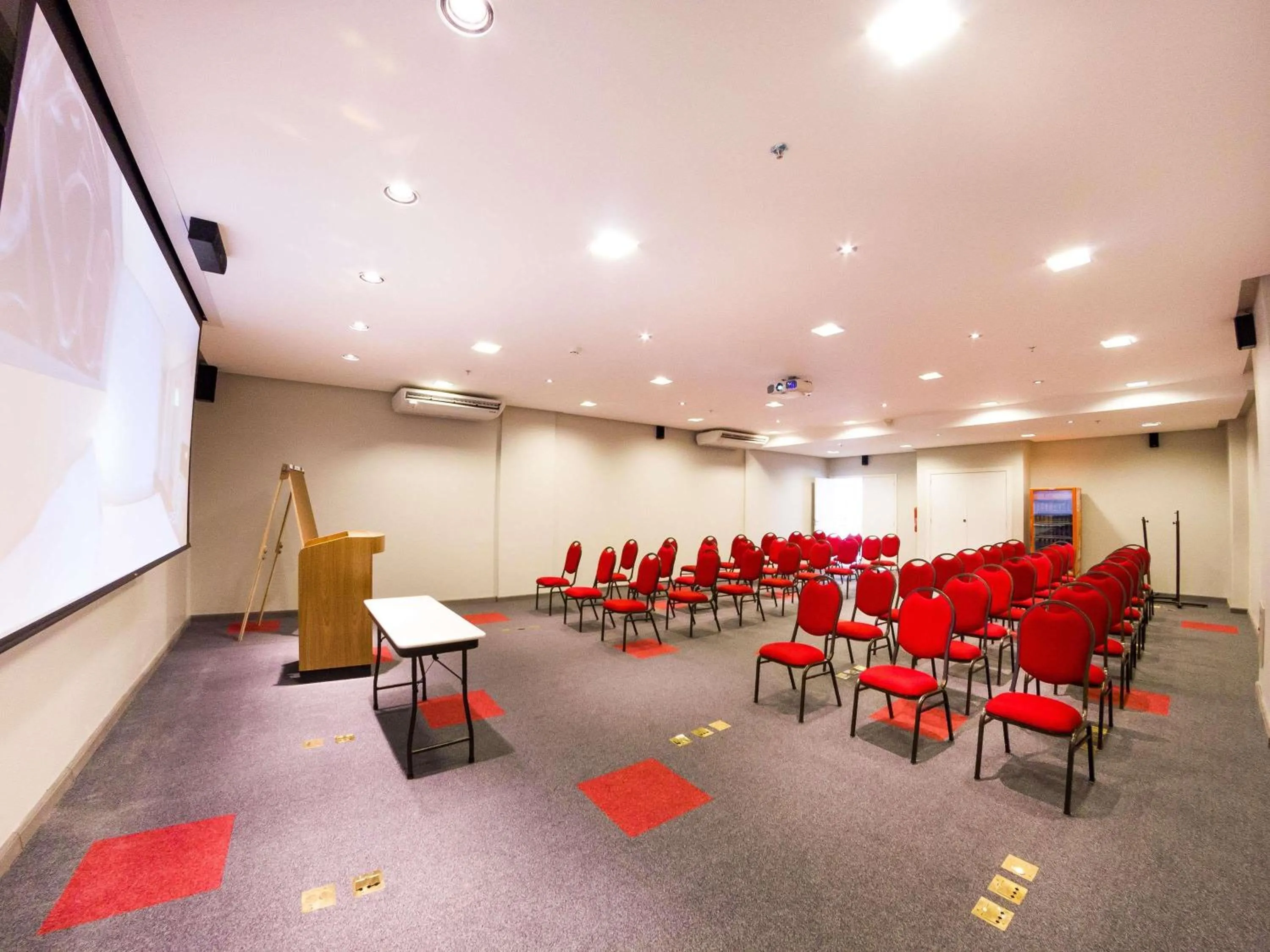 Meeting/conference room in ibis Imperatriz