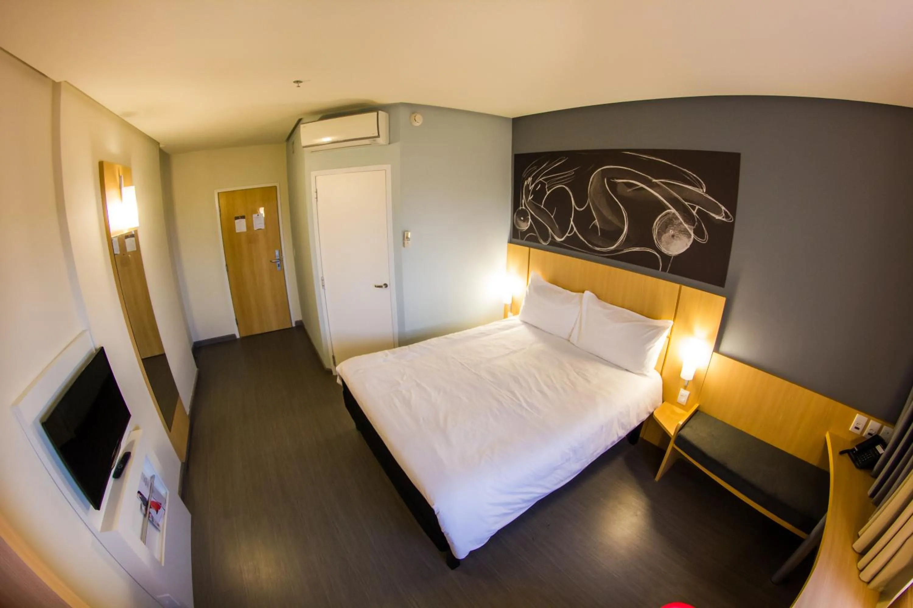 Bedroom, Bed in ibis Imperatriz