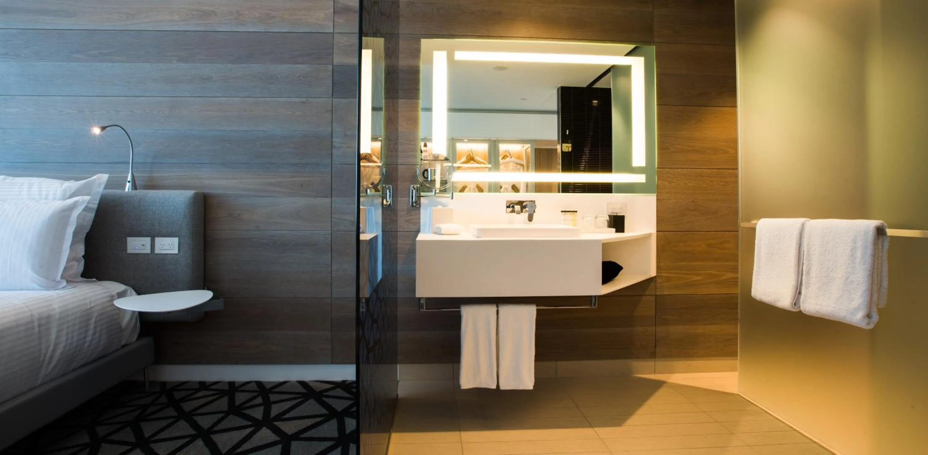 Bathroom, Bed in Pullman Sydney Airport