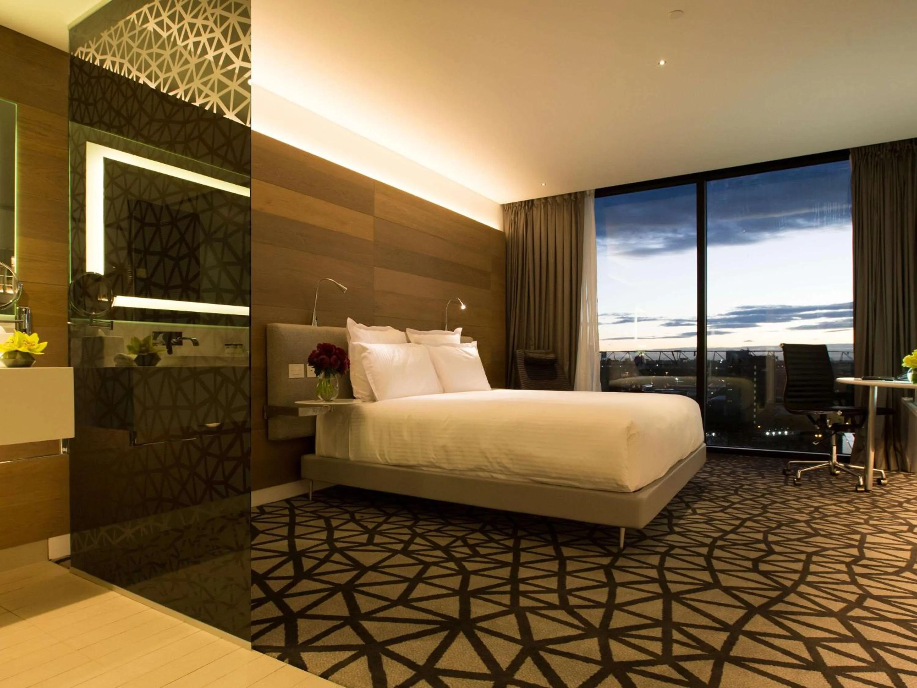 Photo of the whole room, Bed in Pullman Sydney Airport