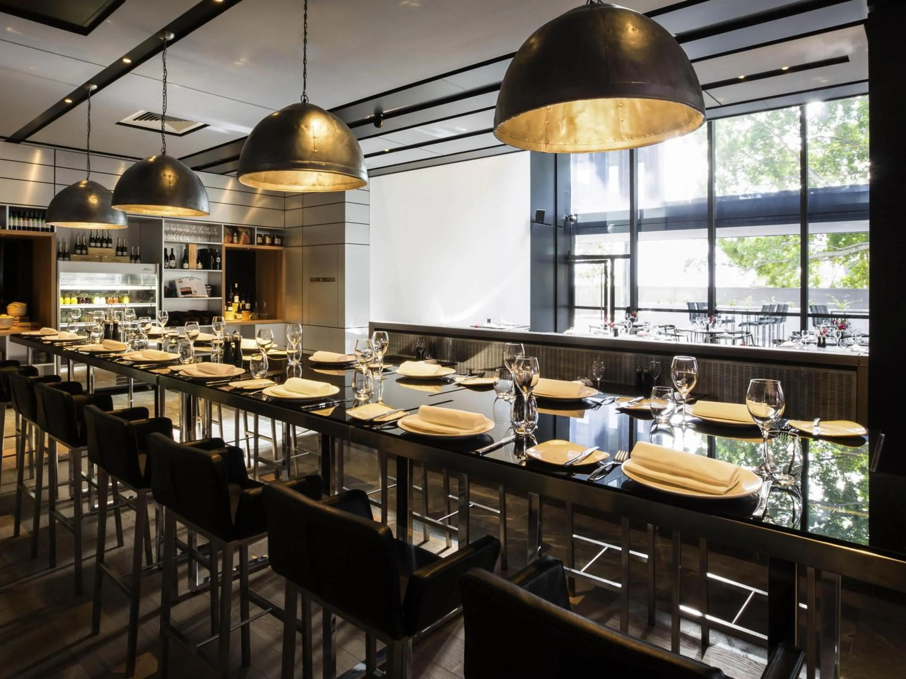 Restaurant/places to eat in Pullman Sydney Airport