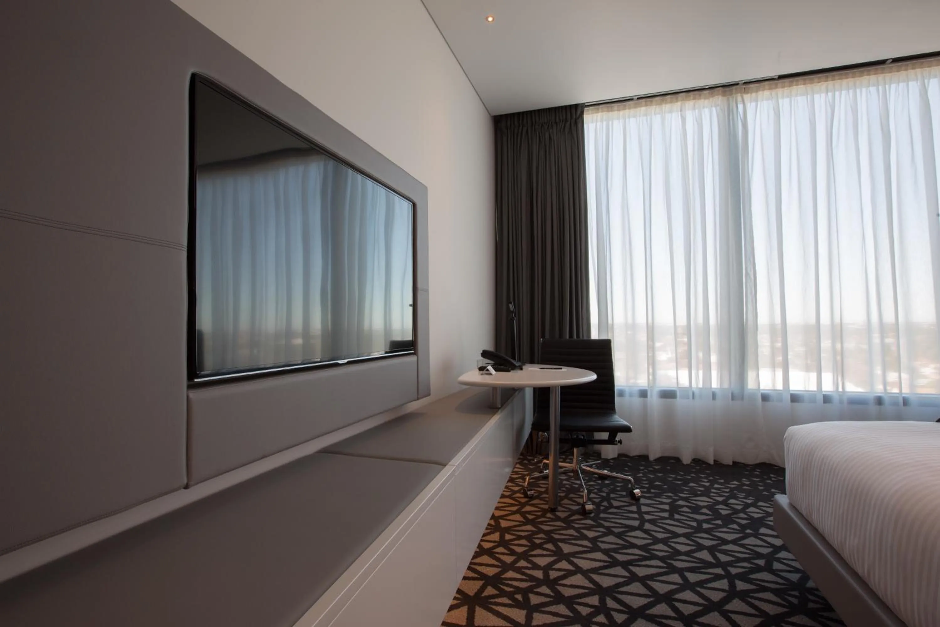 TV and multimedia, Bed in Pullman Sydney Airport