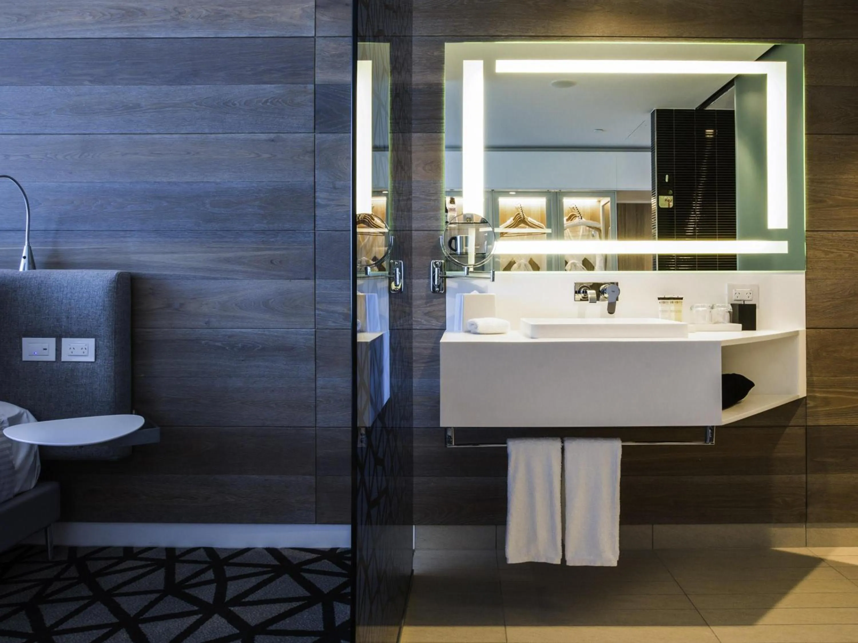 Bedroom in Pullman Sydney Airport