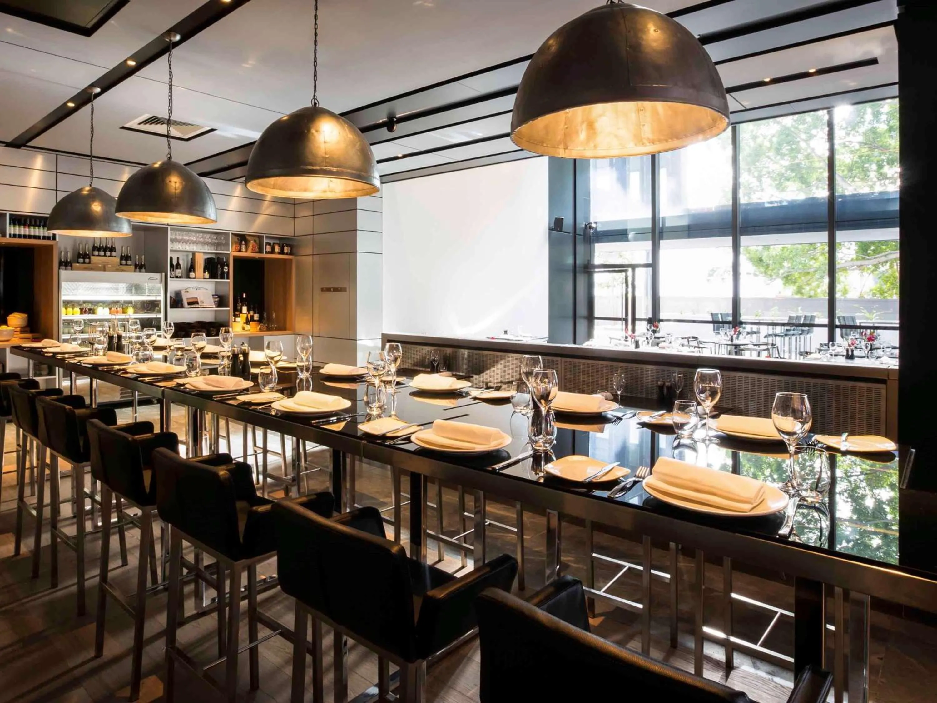 Restaurant/places to eat in Pullman Sydney Airport