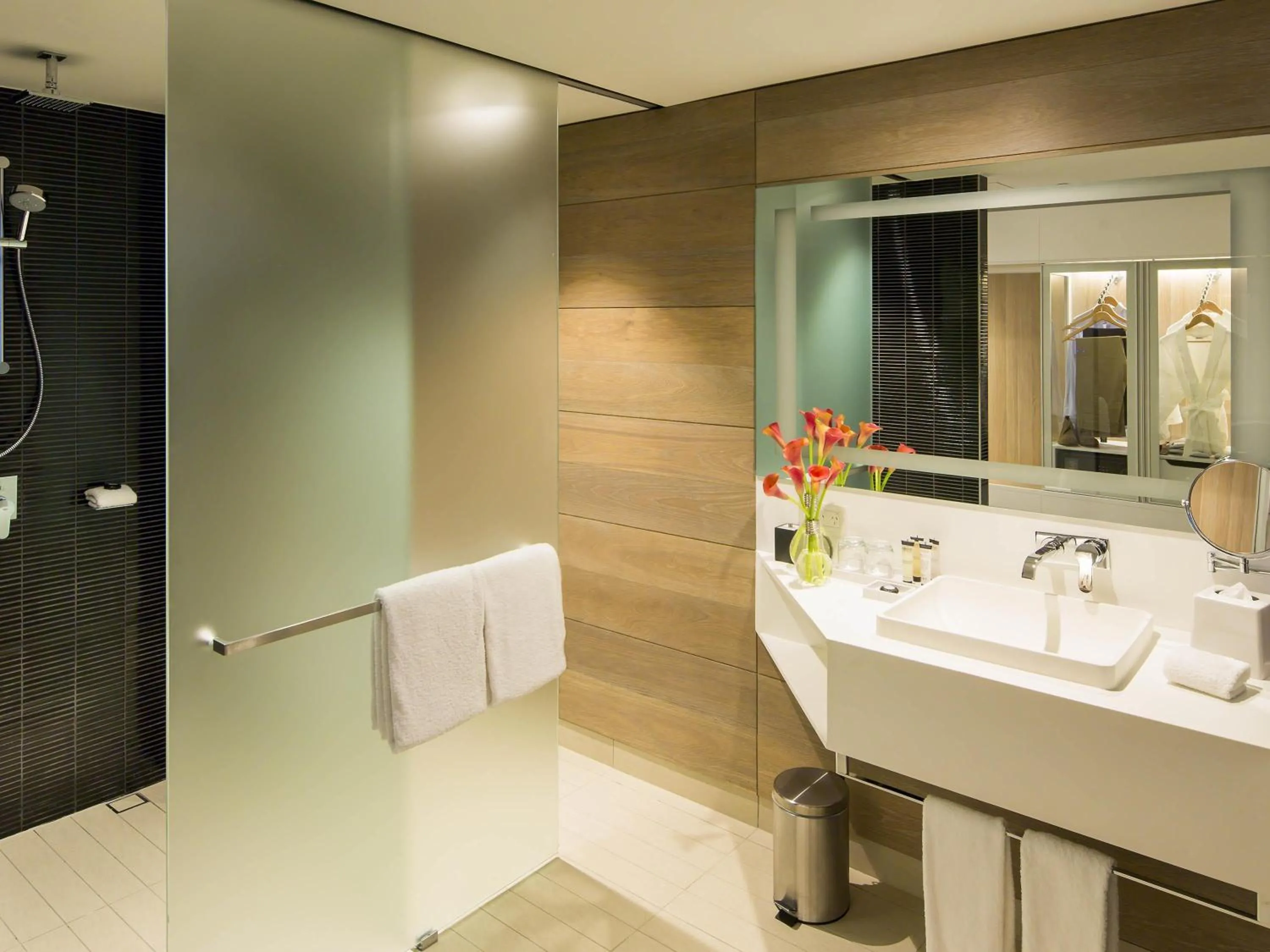 Bedroom in Pullman Sydney Airport