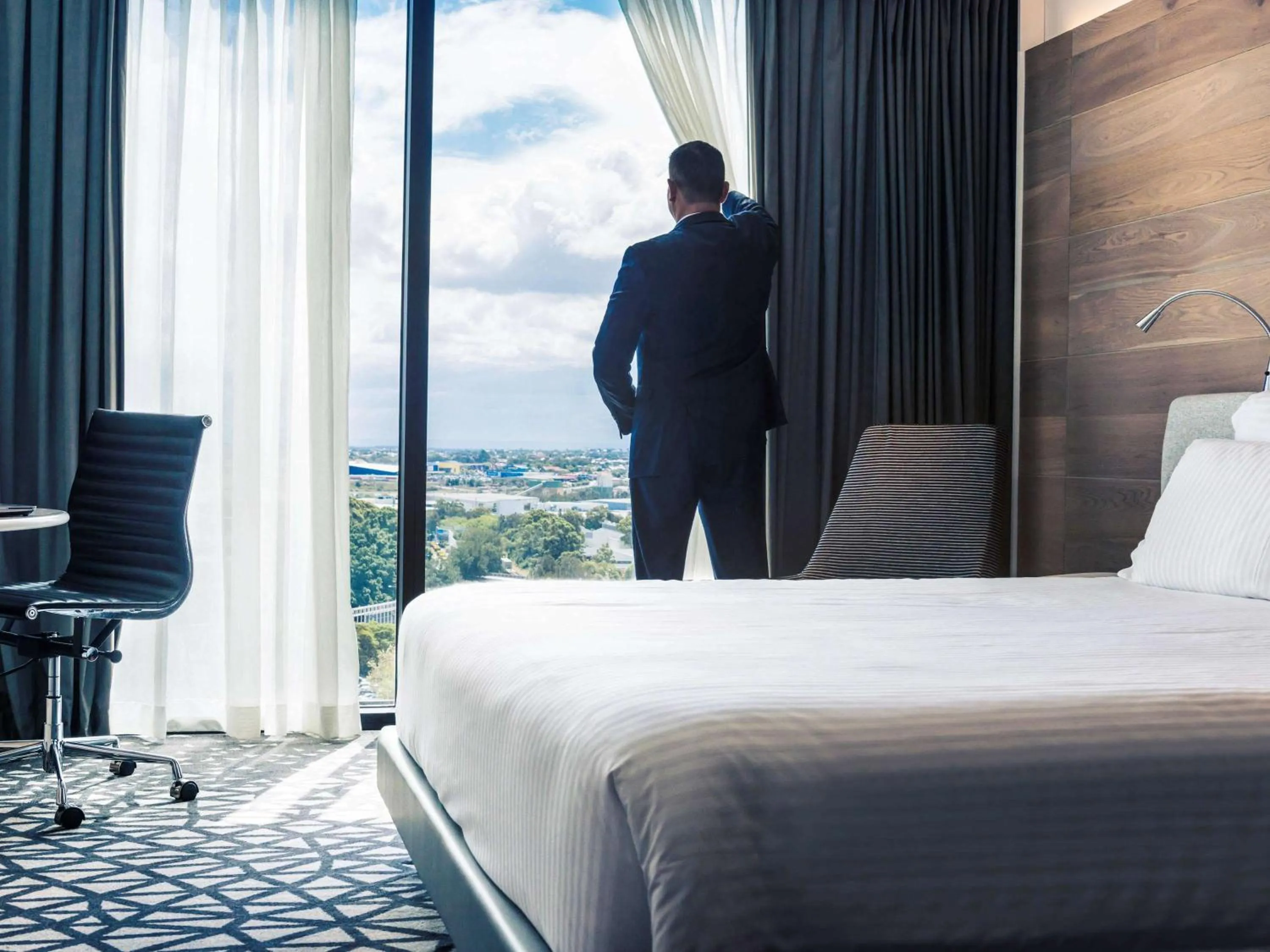 Photo of the whole room, Bed in Pullman Sydney Airport