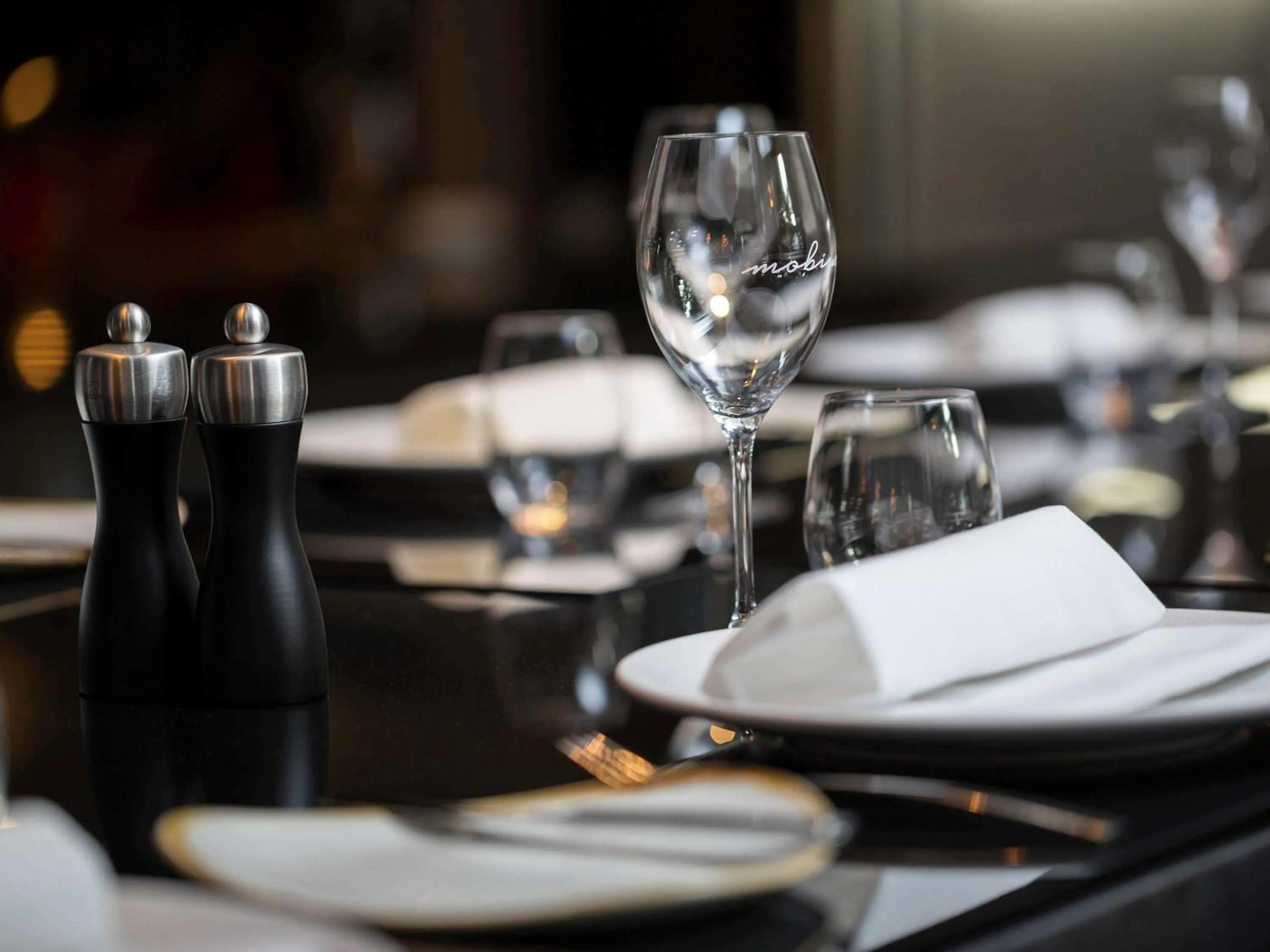 Restaurant/places to eat in Pullman Sydney Airport