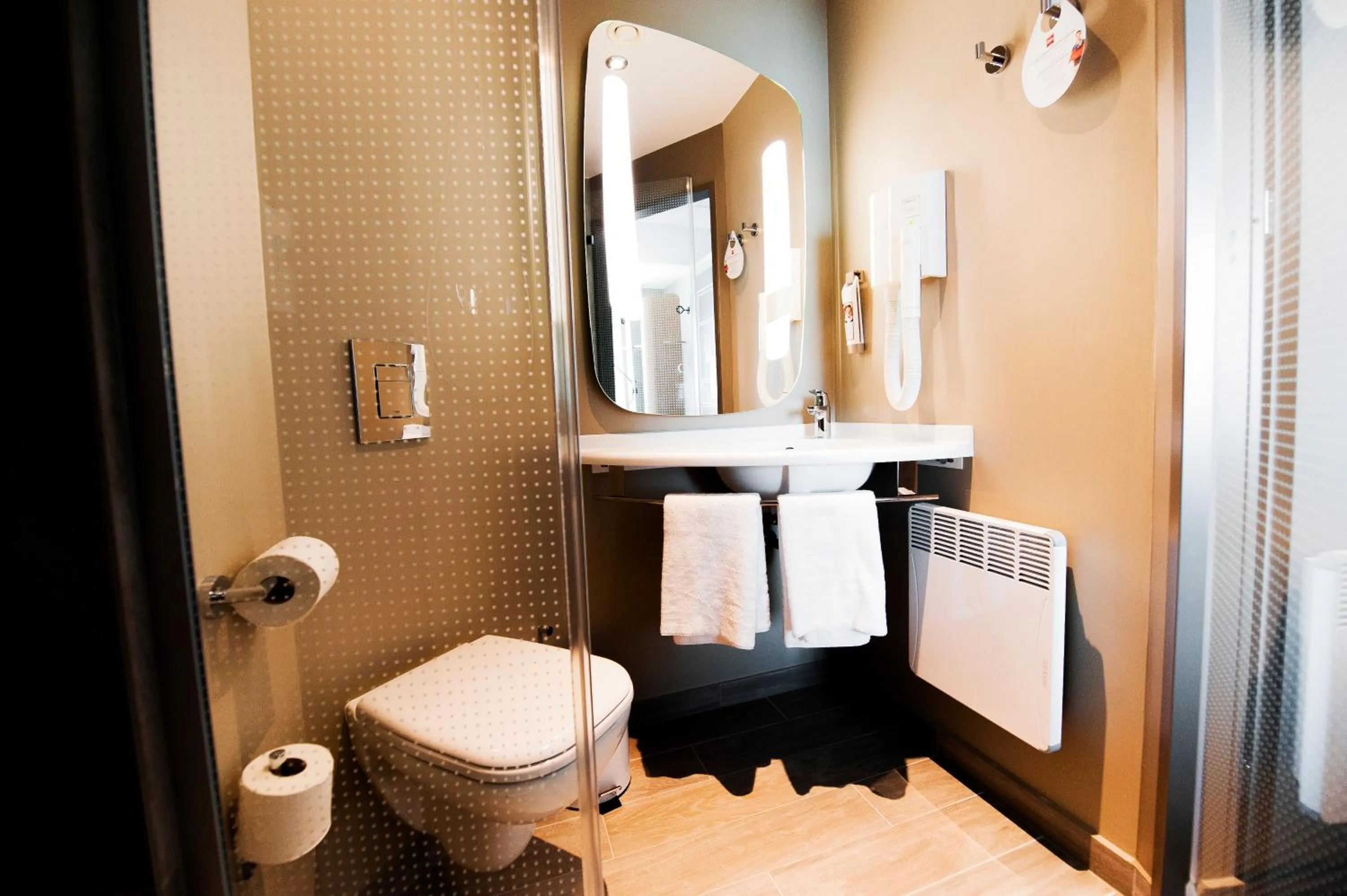 Bathroom in Ibis Poznan Polnoc