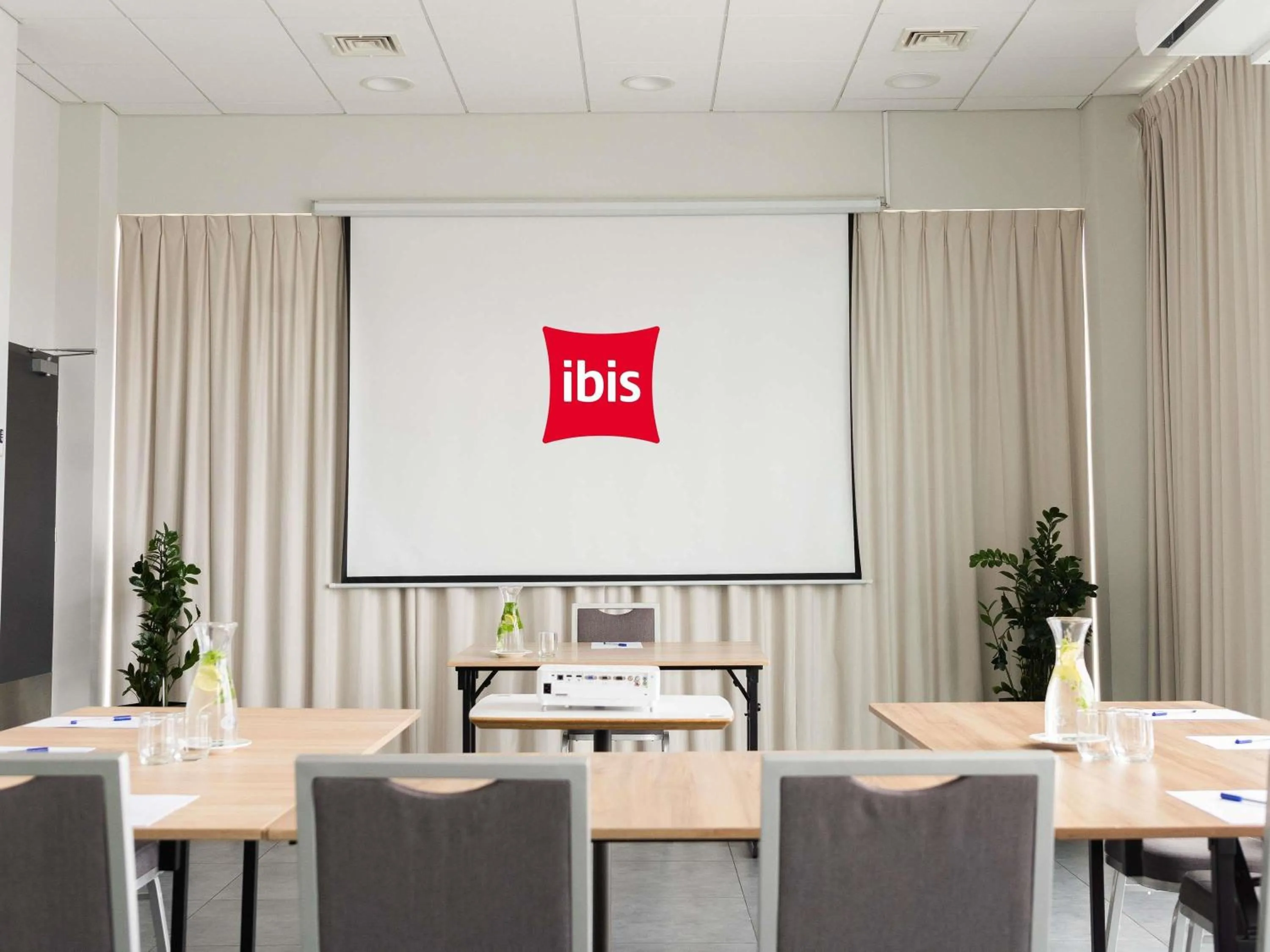 Meeting/conference room in Ibis Poznan Polnoc