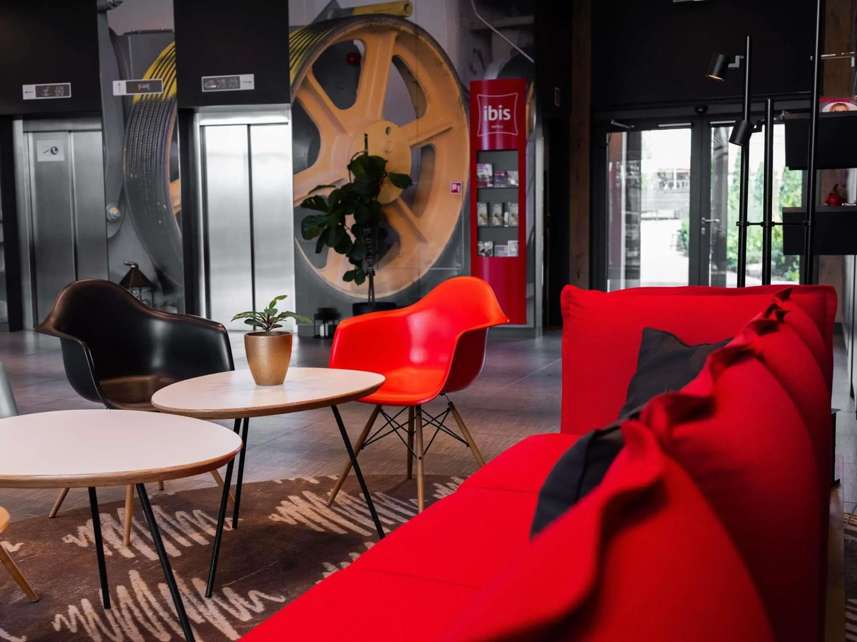 Lounge or bar in Ibis Poznan Polnoc Lounge or bar in Ibis Poznan Polnoc