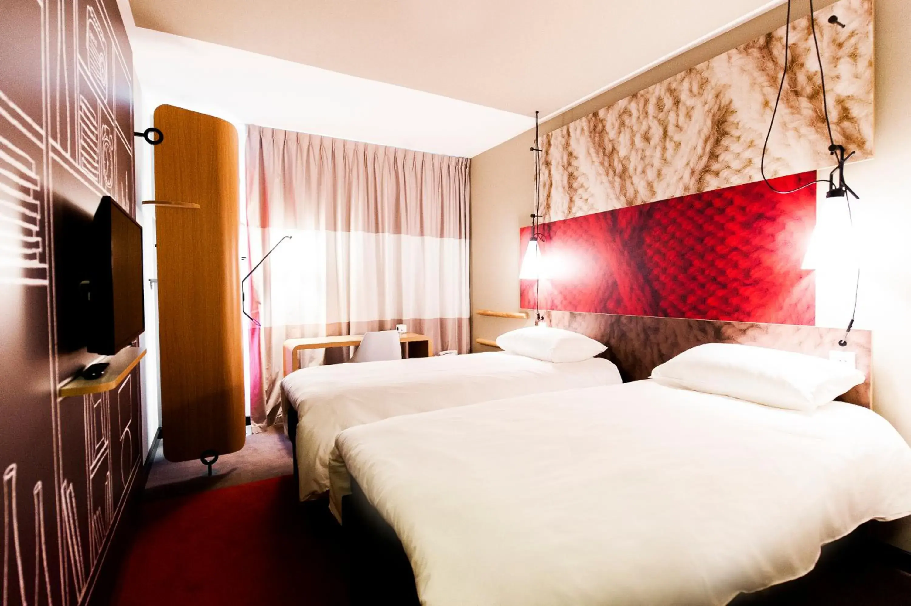 Photo of the whole room, Bed in Ibis Poznan Polnoc Photo of the whole room, Bed in Ibis Poznan Polnoc