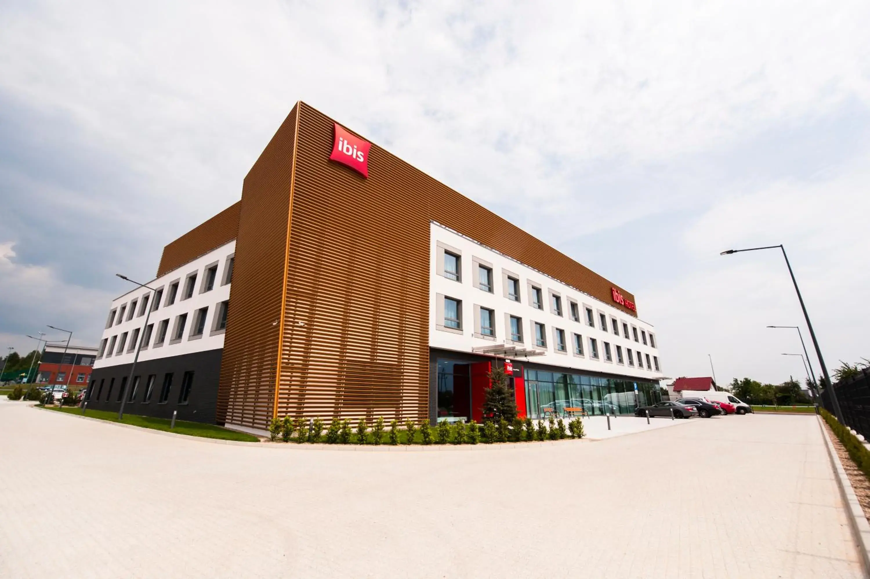 Facade/entrance in Ibis Poznan Polnoc Facade/entrance in Ibis Poznan Polnoc