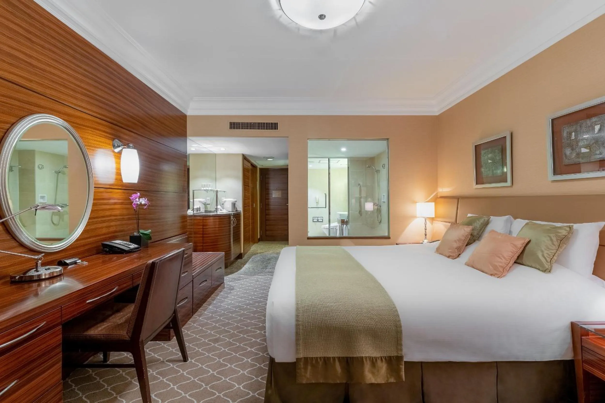 Photo of the whole room, Bed in Okura Garden Hotel Shanghai