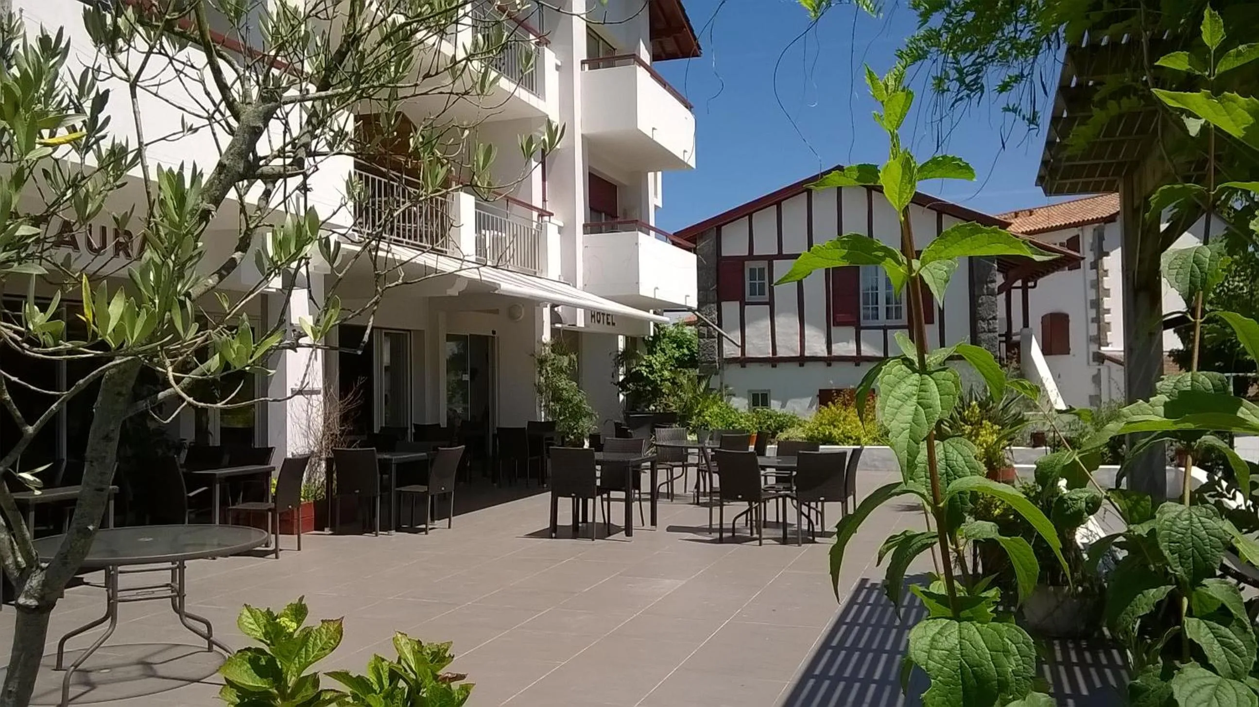 Balcony/Terrace in Hôtel Résidence Bergara