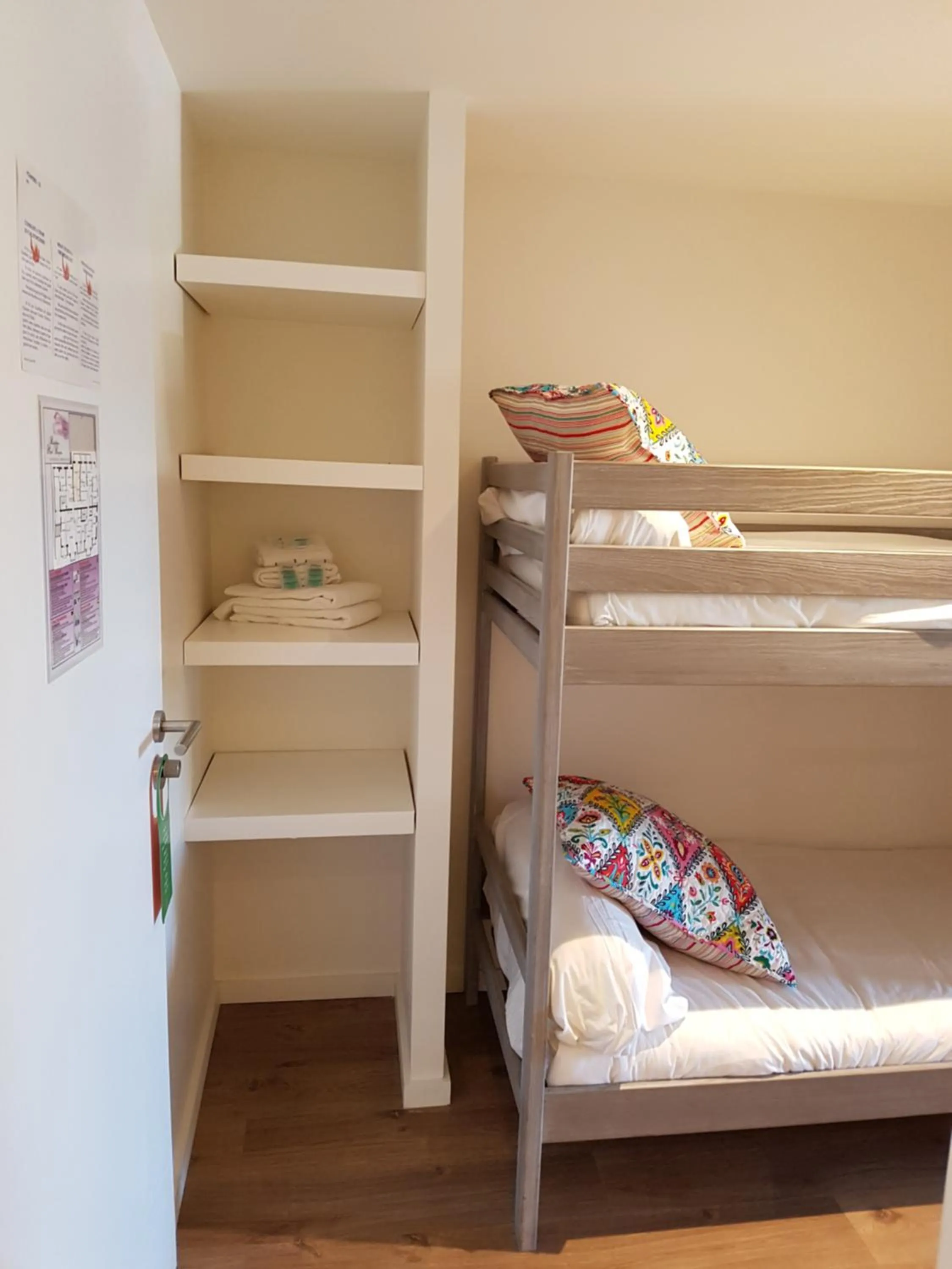 bunk bed, Bed in Hôtel Résidence Bergara