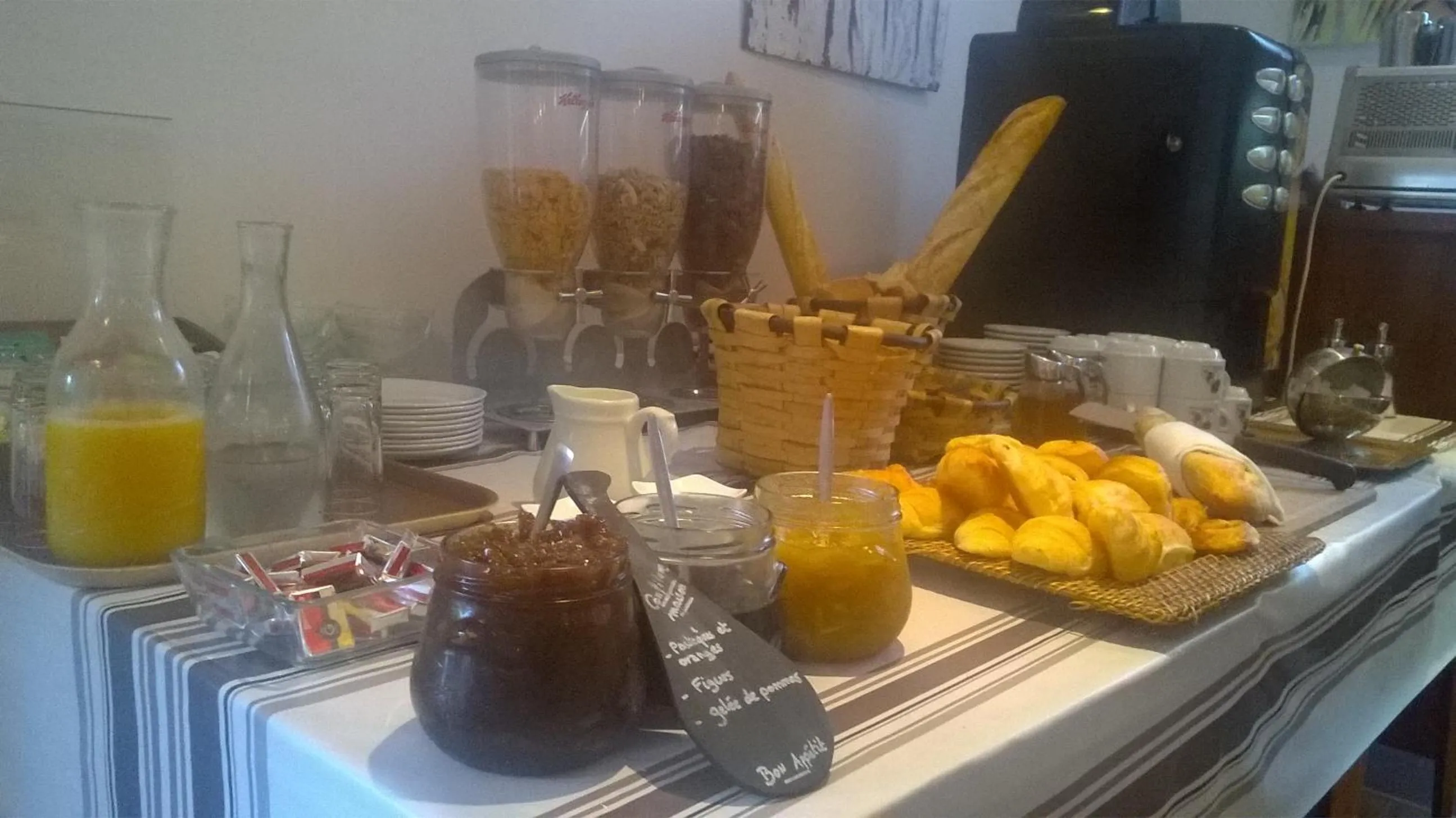 Food in Hôtel Résidence Bergara