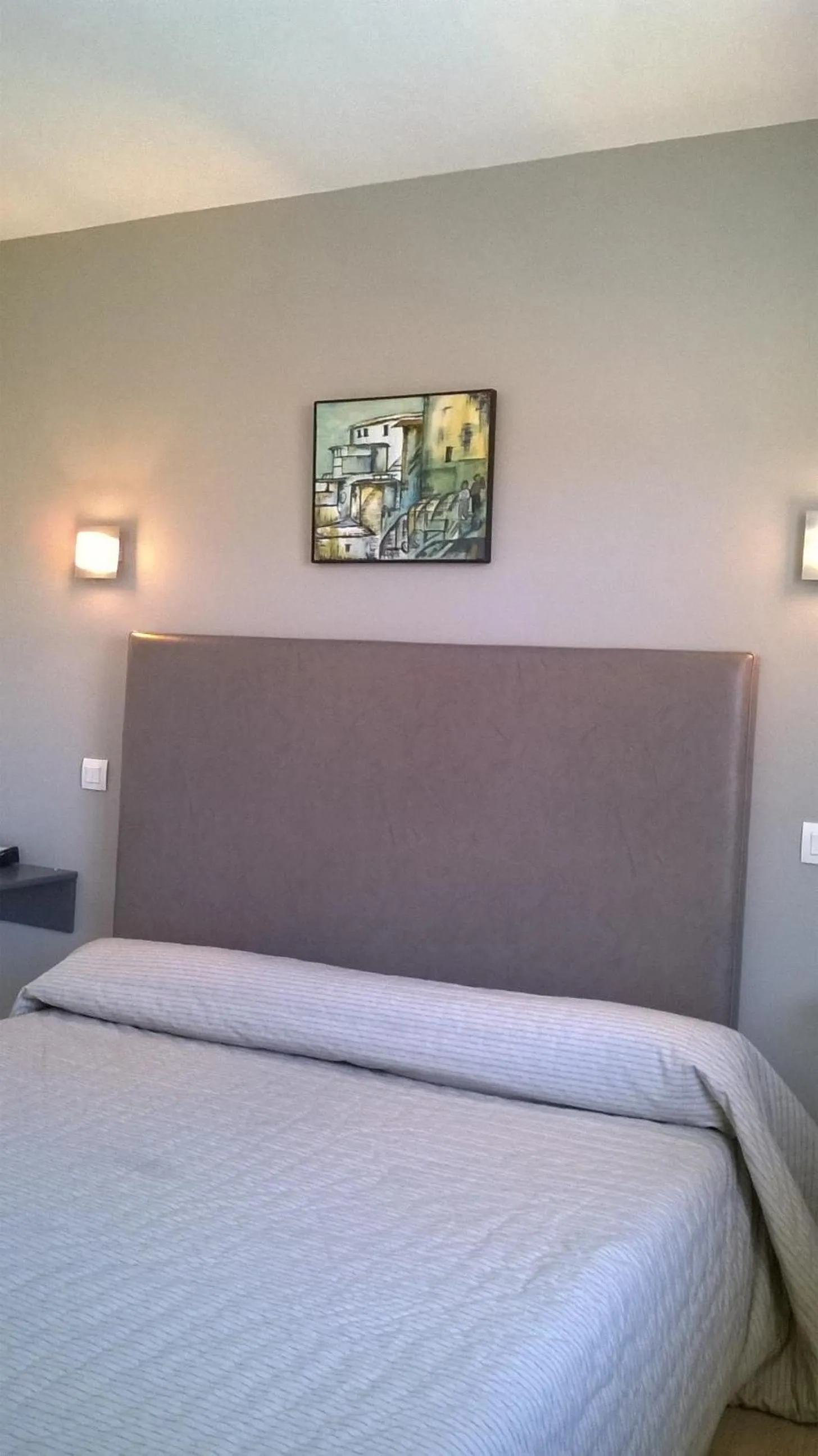 Bed in Hôtel Résidence Bergara