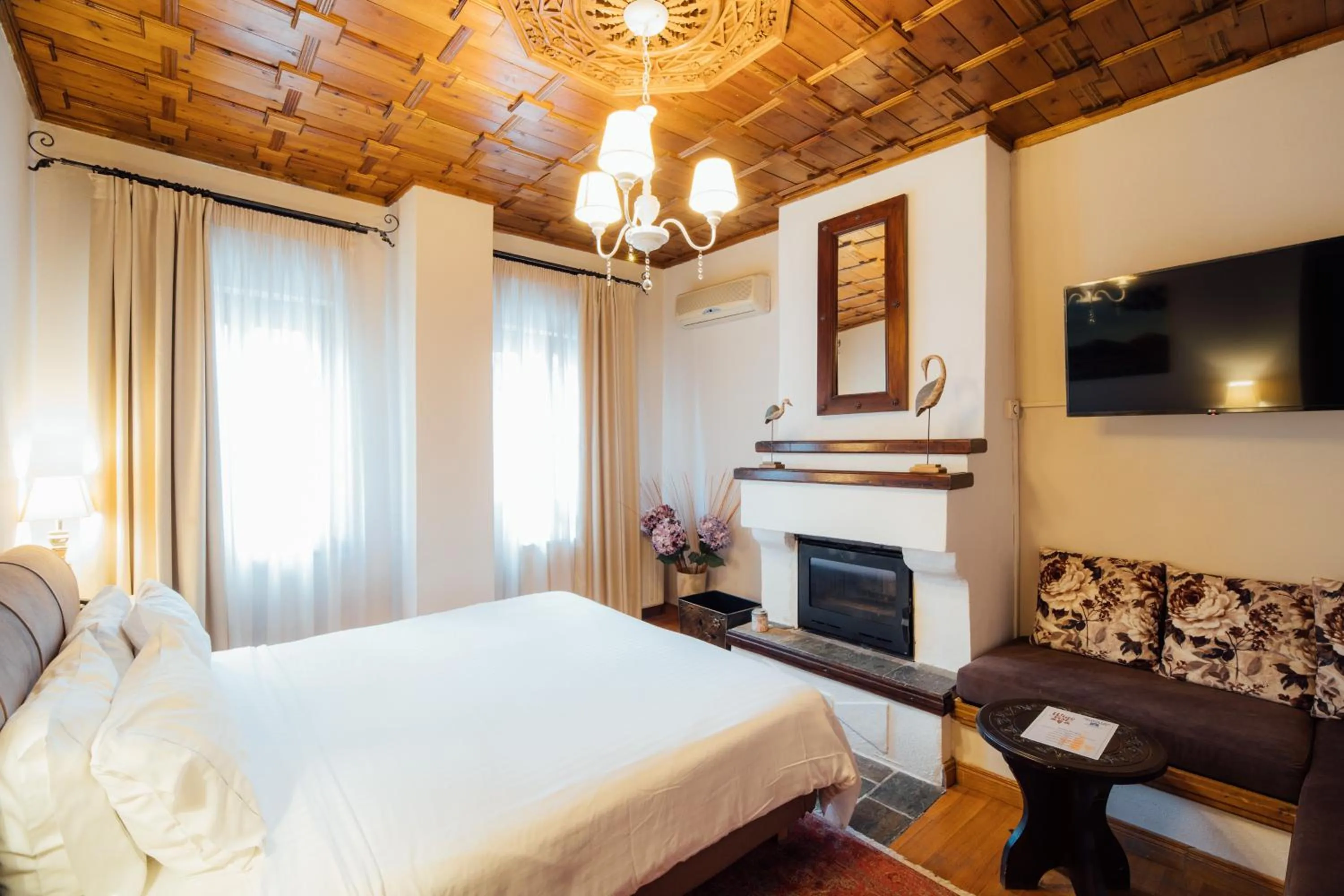 Bed in Archontiko Naoumidi