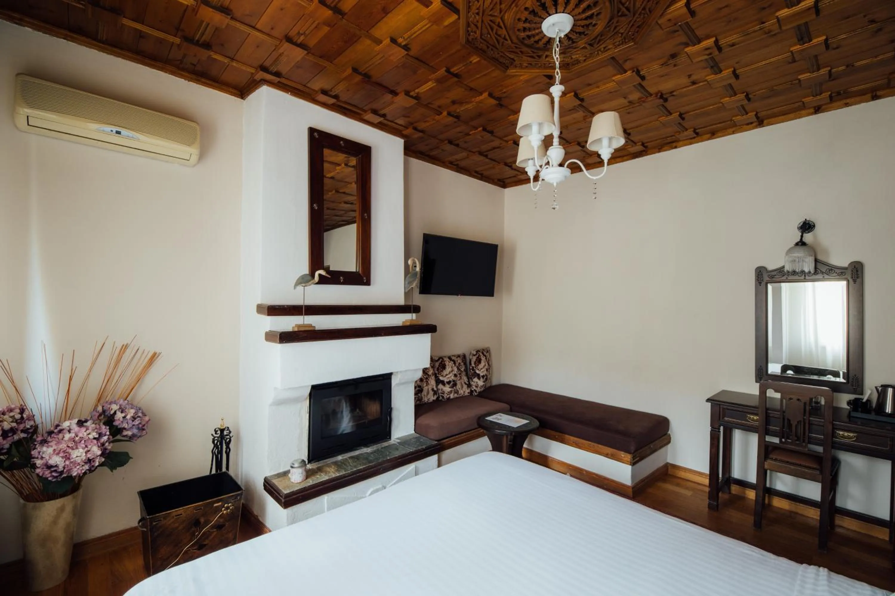 Bed in Archontiko Naoumidi