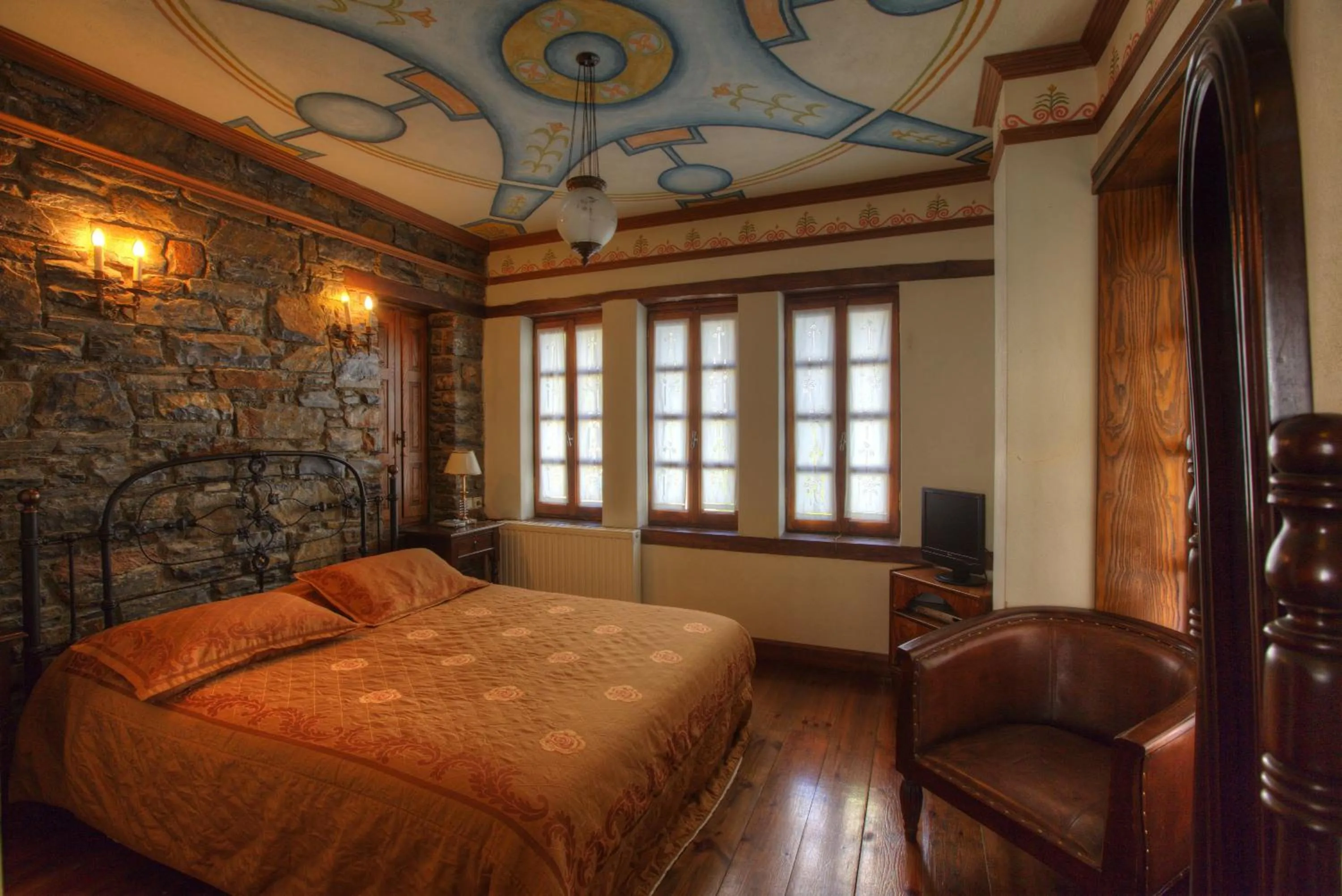 Photo of the whole room, Bed in Archontiko Naoumidi